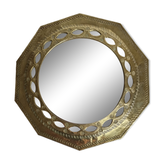 Vintage Moroccan mirror in hammered brass with openwork decoration, 22 cm