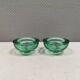Un ensemble de porte-bougies iittala en verre transparent vert.