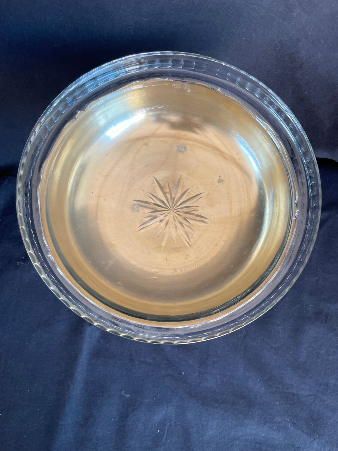 Cup/bezel in metal and glass