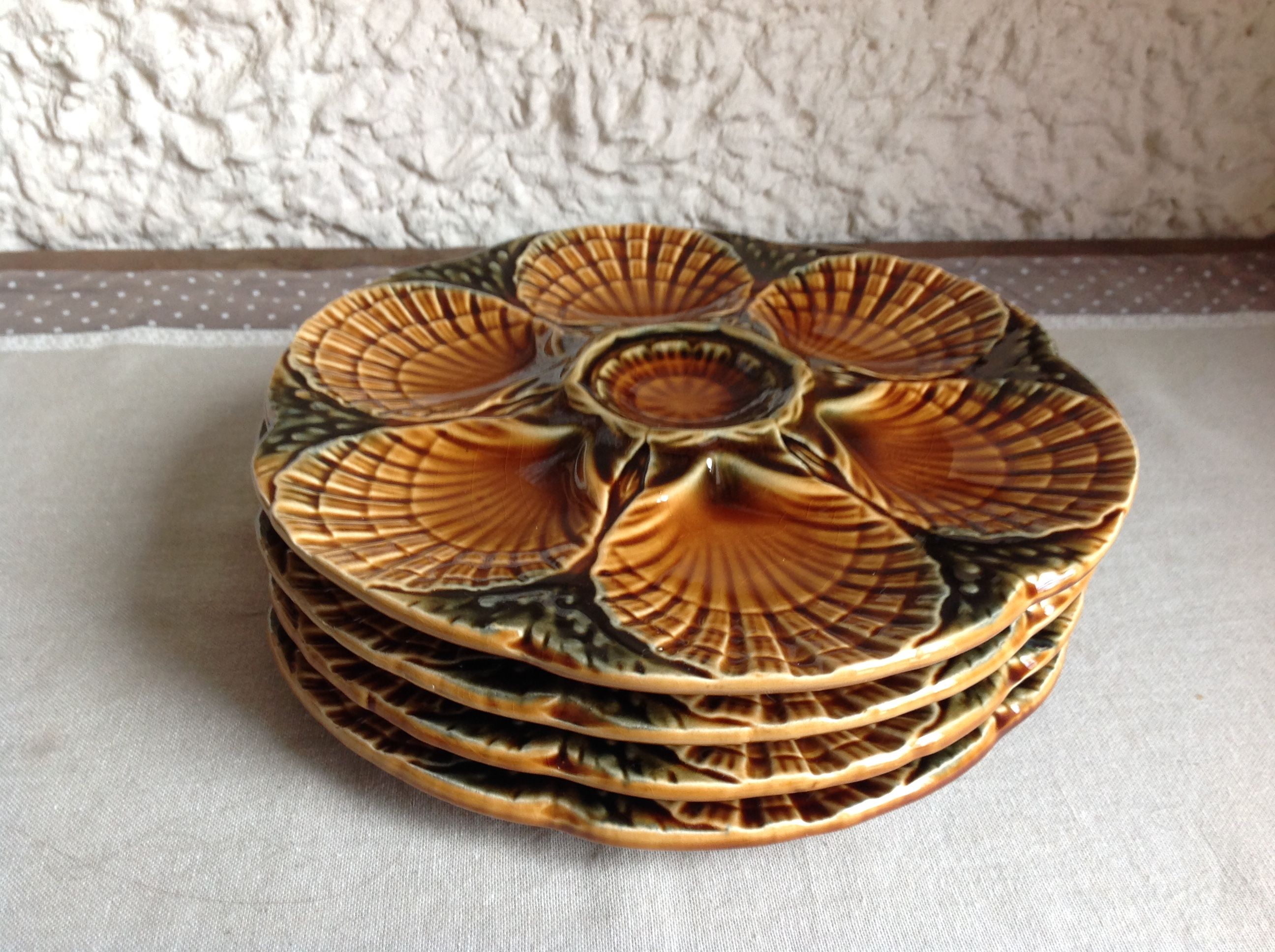 Four oyster plates in sarreguemines / vintage polychrome dabbling