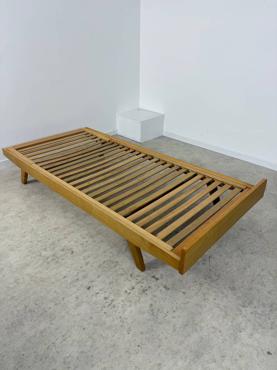 Ancienne banquette Daybed / lit réglable en bois design Holma vintage années 60