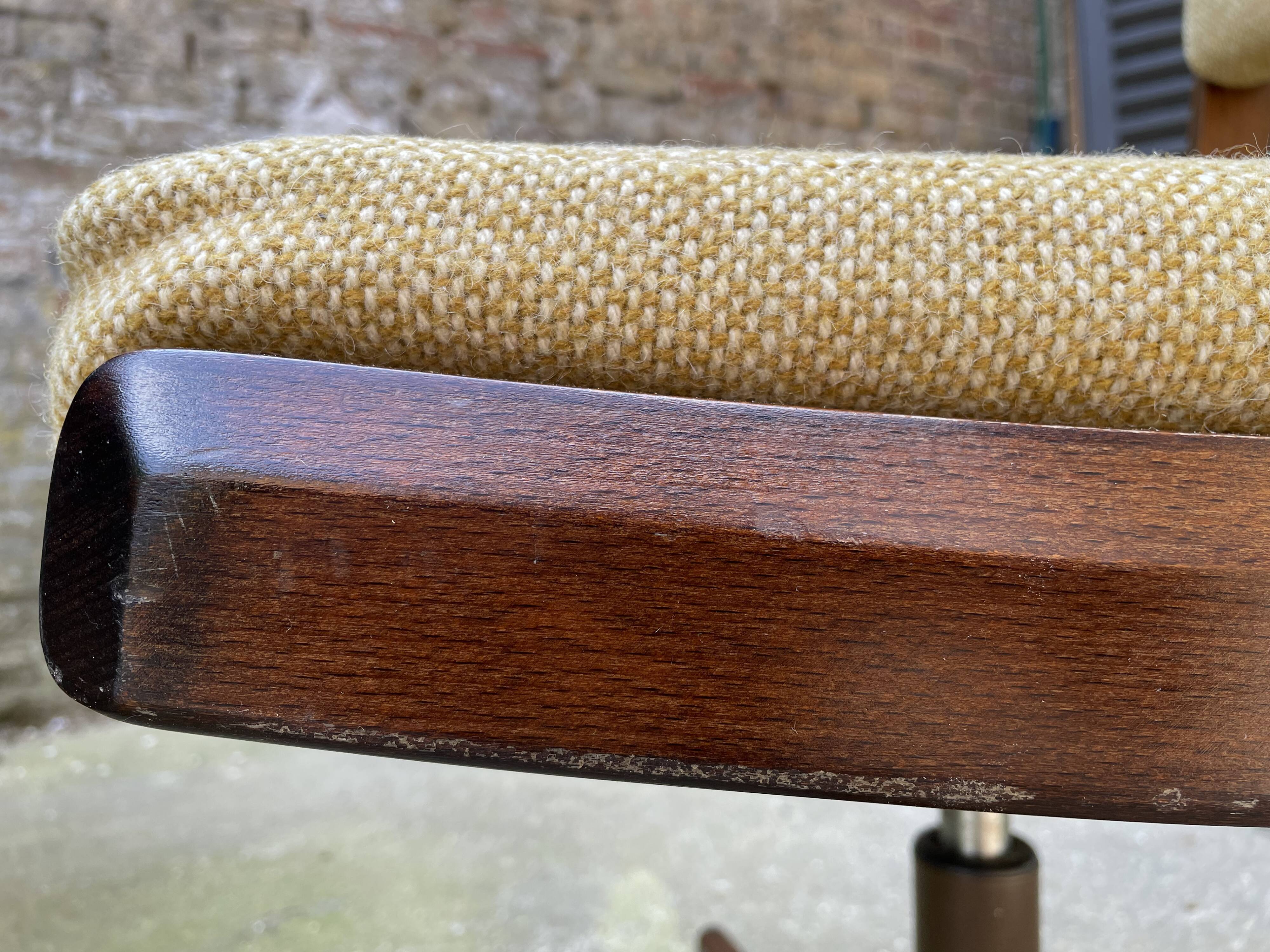 Scandinavian style swivel office chair