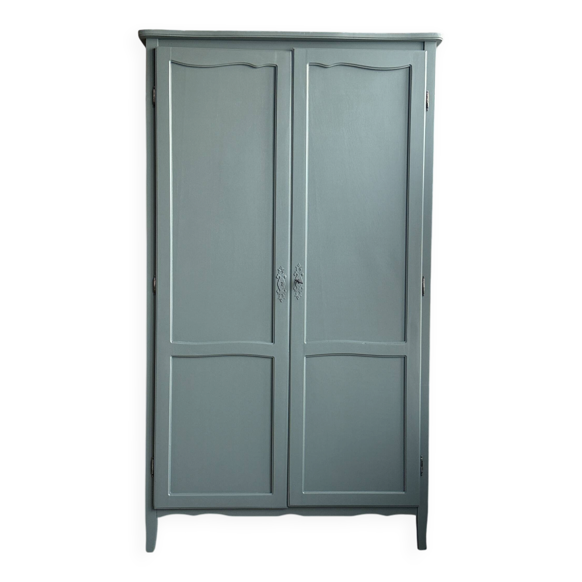 Vintage grey-green wardrobe (renovated)
