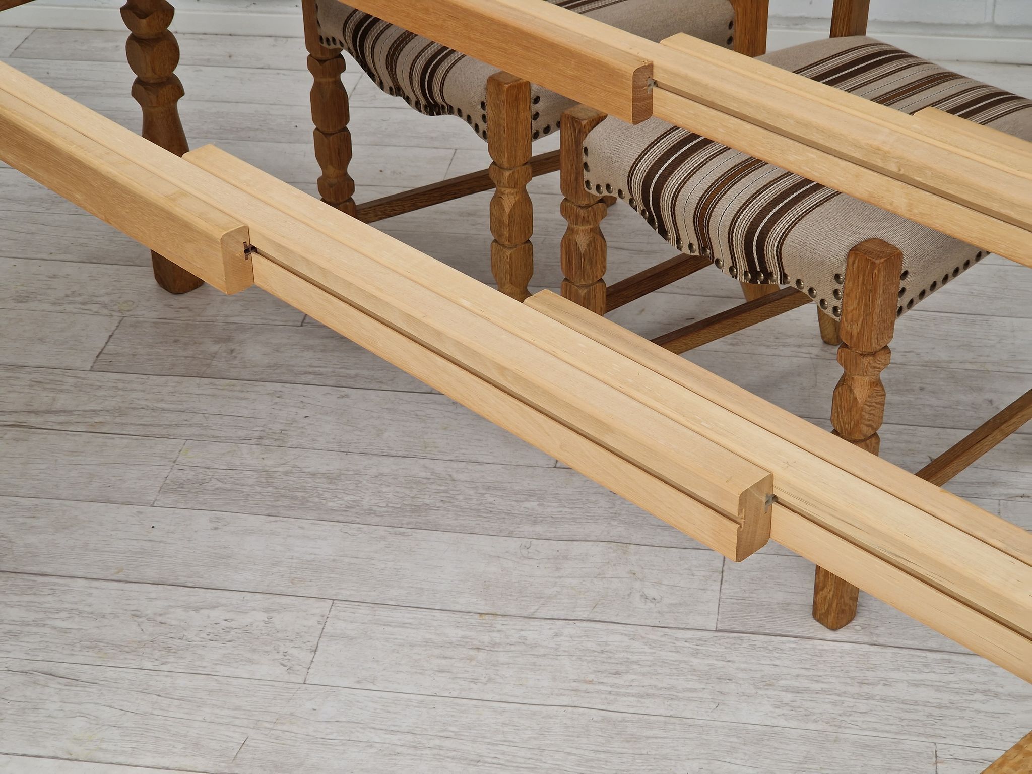 Danish dinning set of table and four chairs in oak and wool.