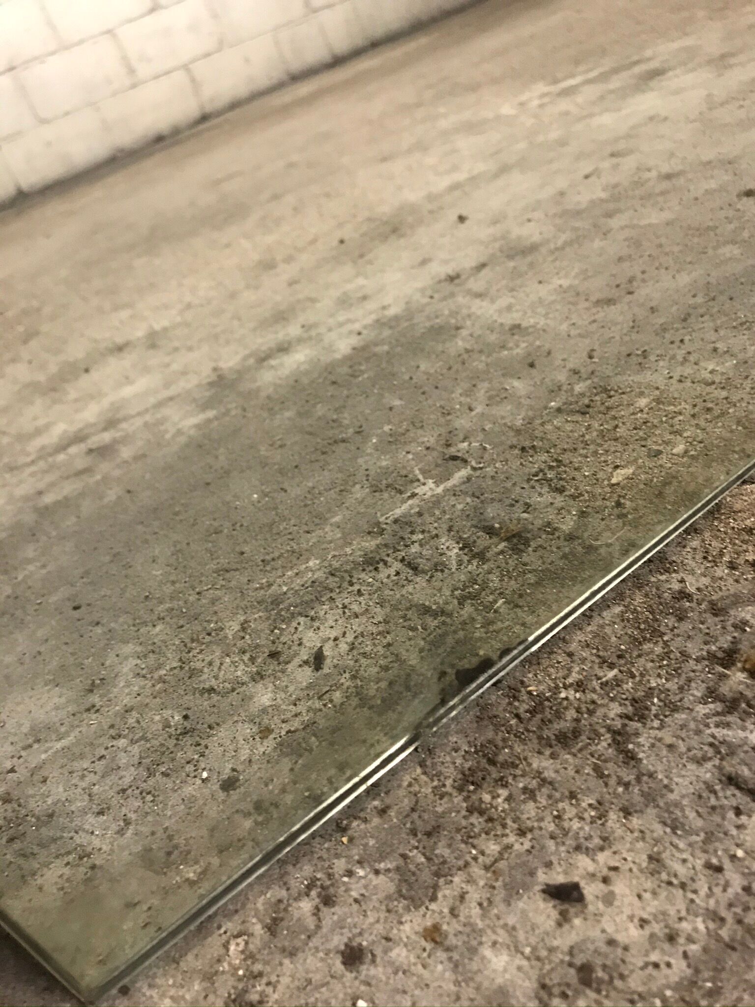 Bevelled path mirror with a star-studded motif