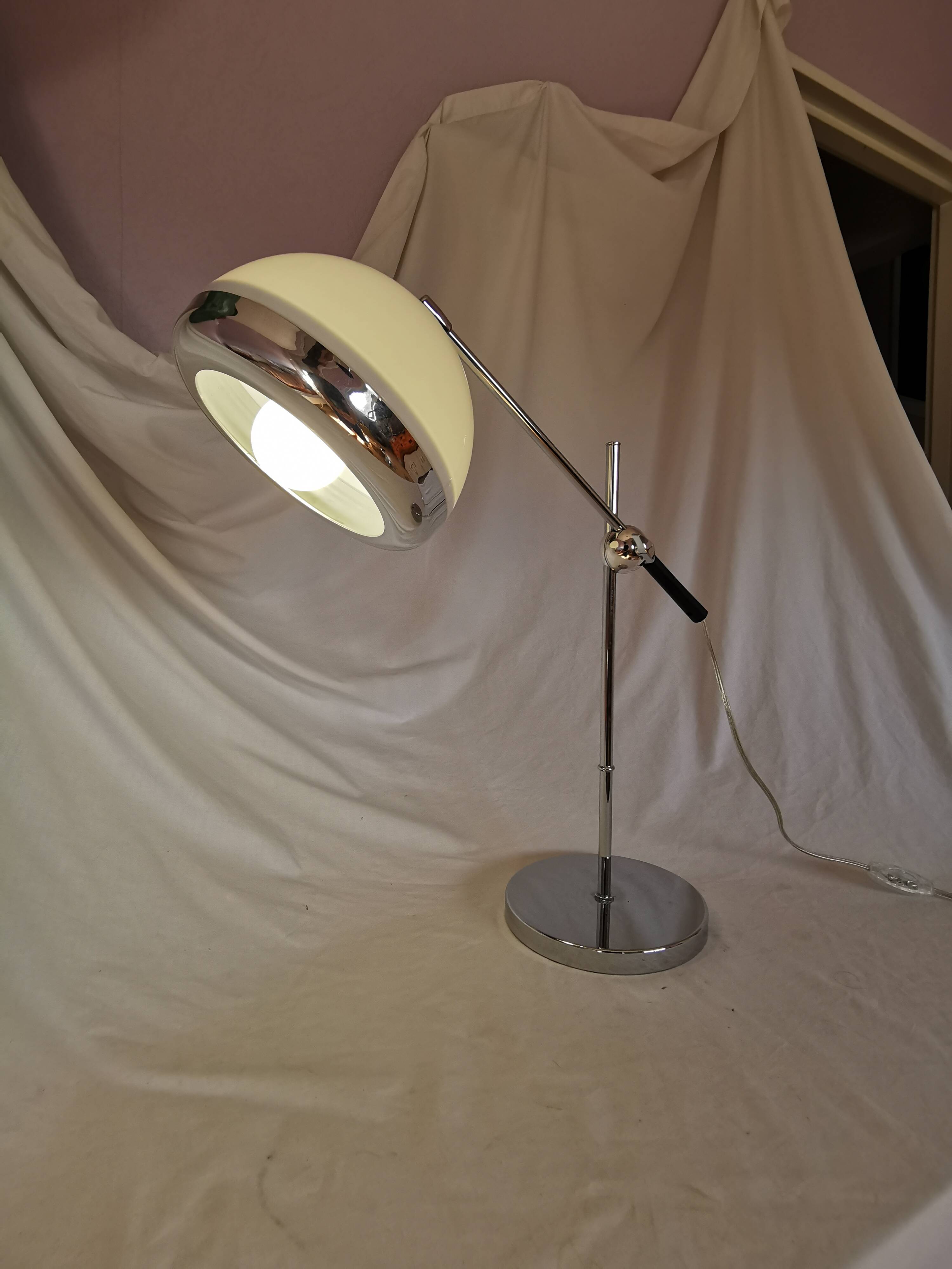 Lampe articulée, plastique et chrome, champignon, style 1970