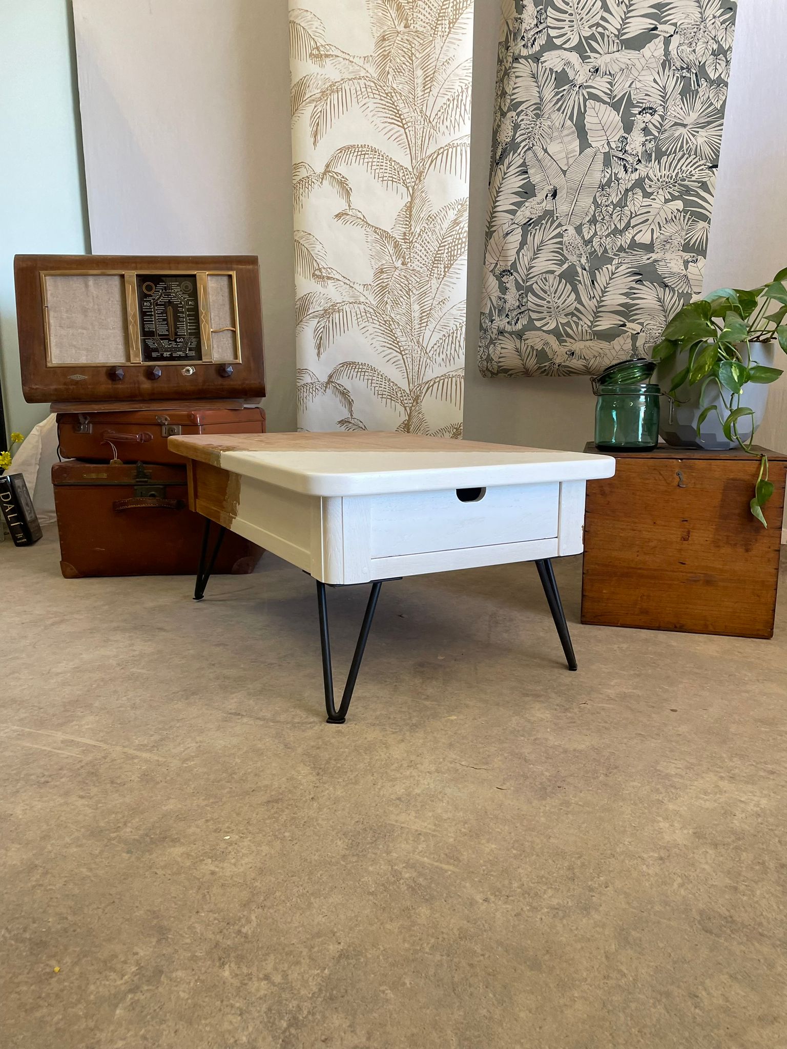 Coffee table with pin legs and gold leaf