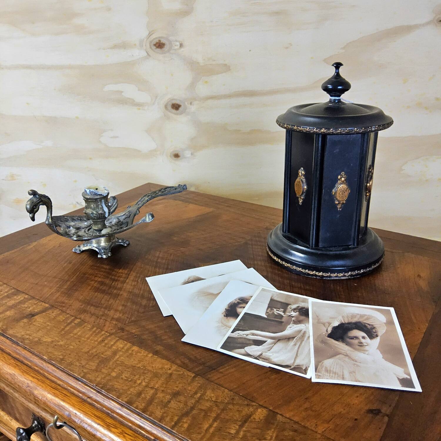 Antique walnut sewing table (19th century) Biedermeier side table