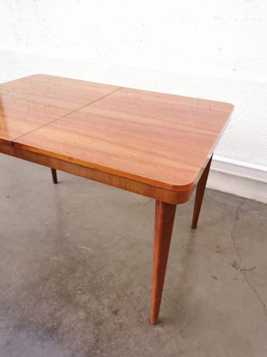 Table with wallet extensions