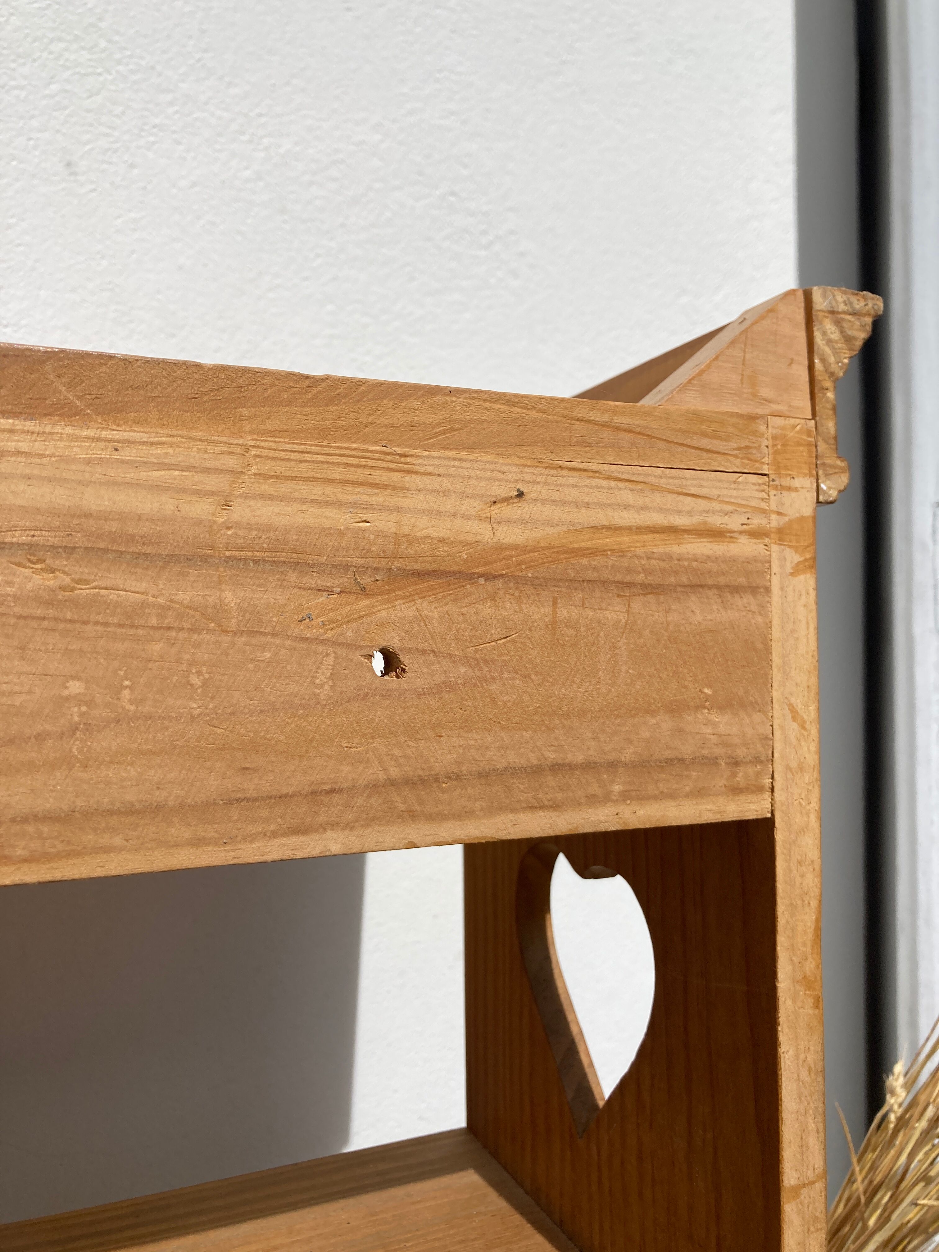 Wall shelf in raw wood with drawers and openwork hearts