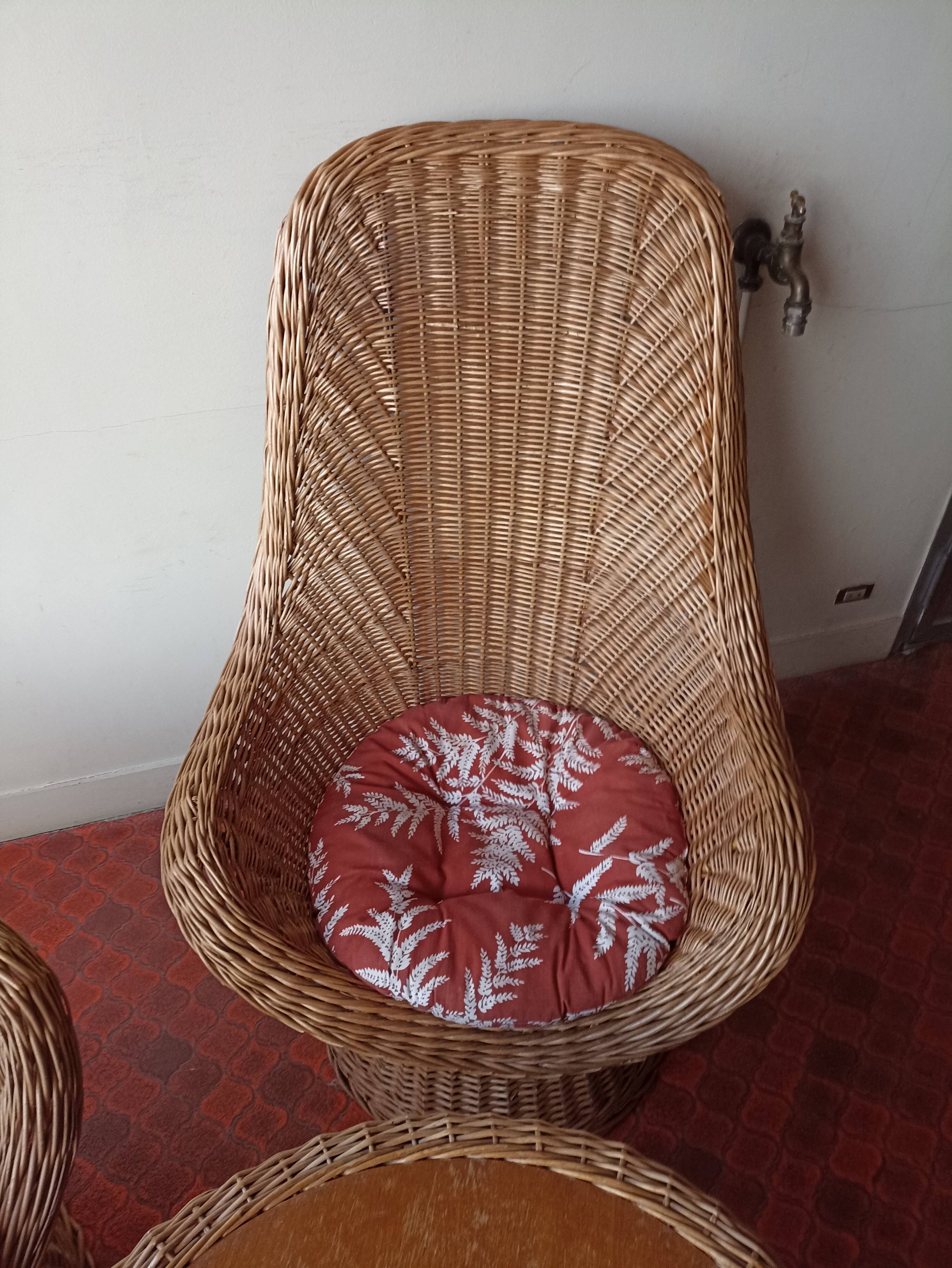 Rattan garden furniture set consisting of 3 armchairs and matching table
