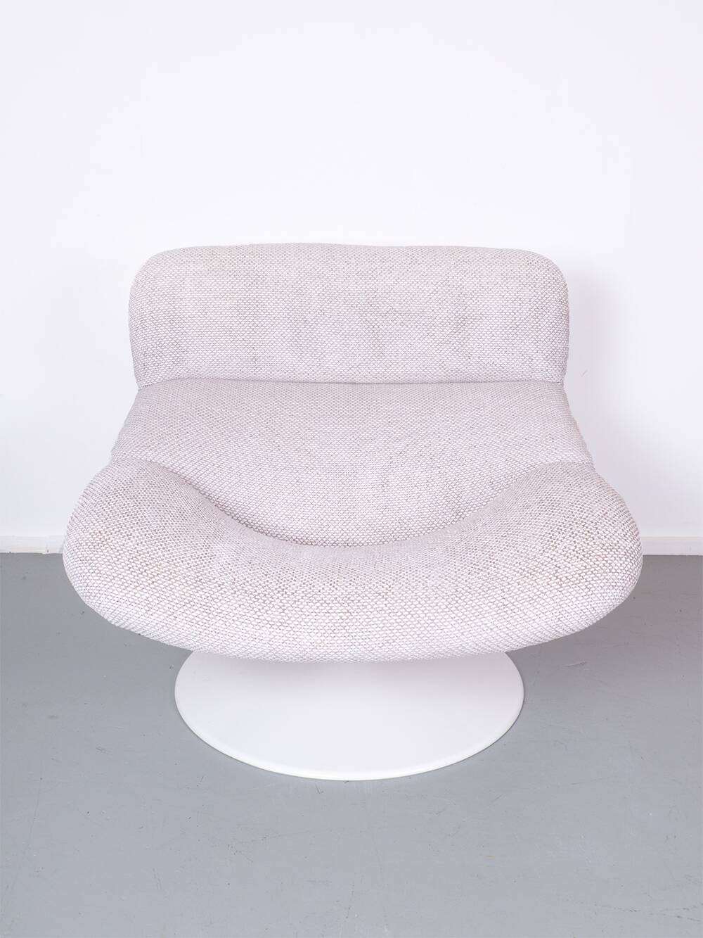 Lounge chair Model F518 -Artifort – Geoffrey Harcourt