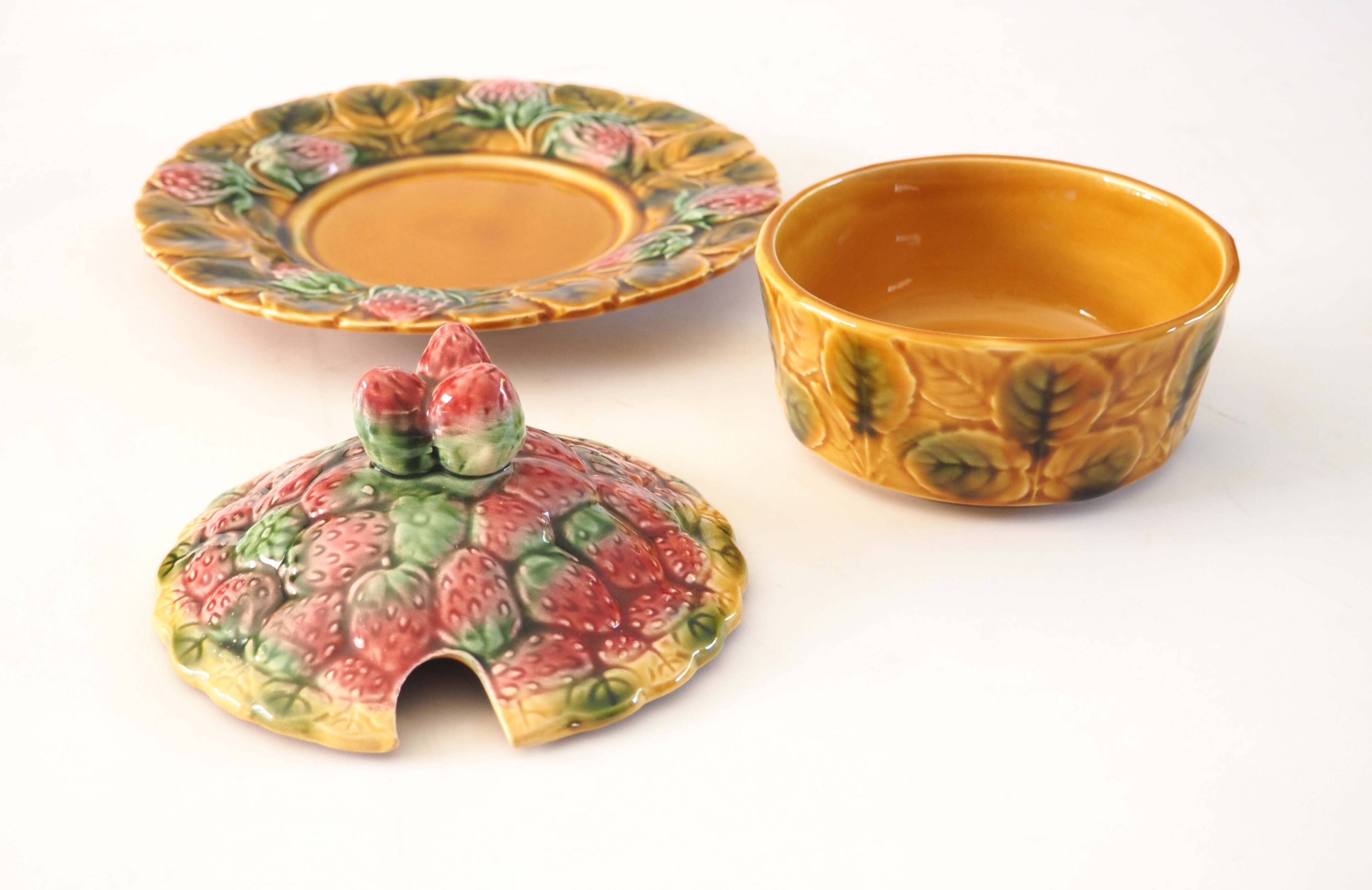 Strawberry slip sugar bowl candy box