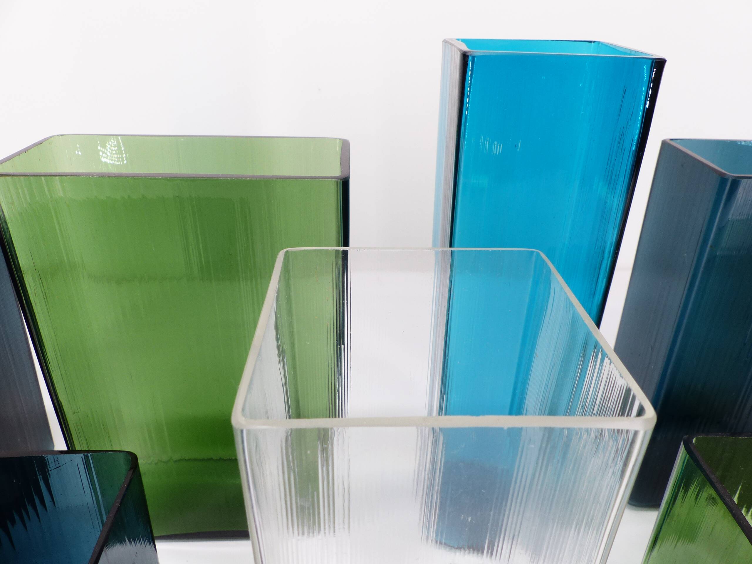 Set of 8 ISI vases in colored glass Lennart Andersson Gullaskruf, 1960