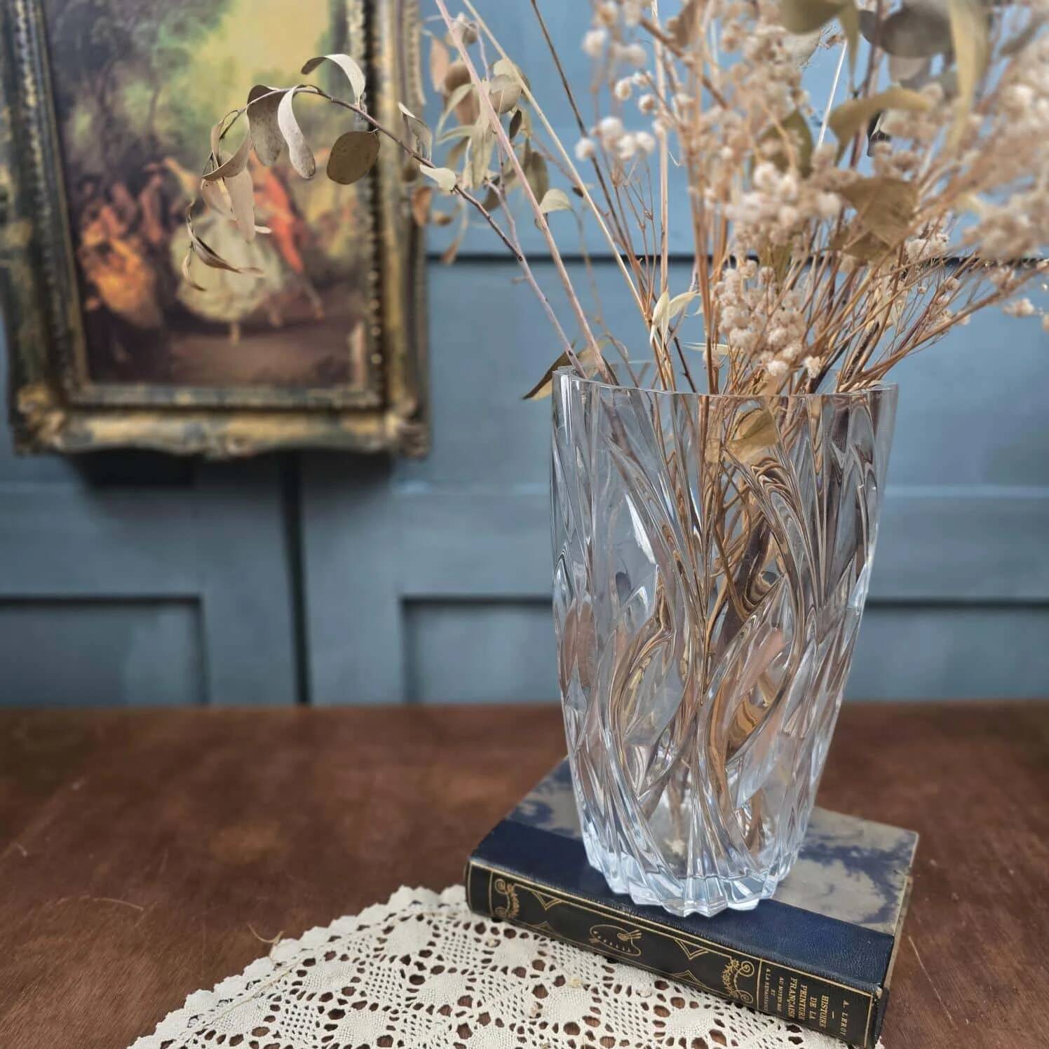 Grand vase vintage en verre moulé transparent