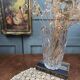 Grand vase vintage en verre moulé transparent
