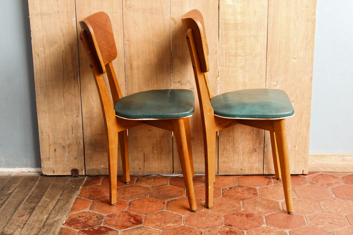 Set of 2 chairs, moleskine and wood