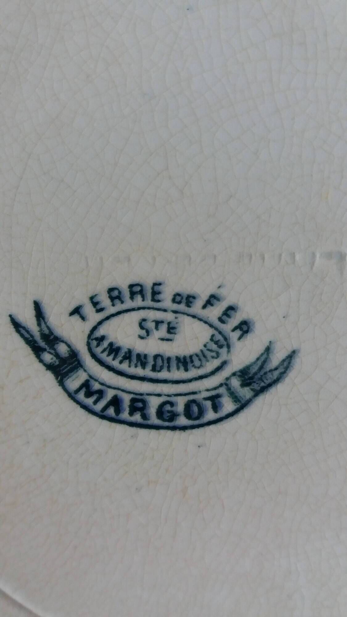 Flat plate, ironstone, Saint Amand, Margot decoration, Amandinoise company, 1920.