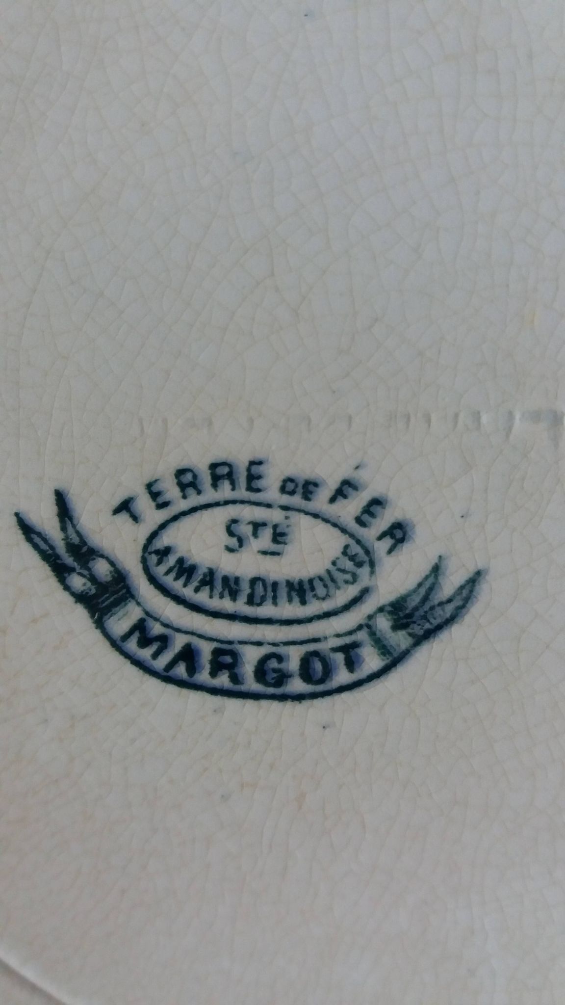 Flat plate, ironstone, Saint Amand, Margot decoration, Amandinoise company, 1920.