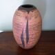 Poterie artisanale, vase en terre sigillée, cuisson raku