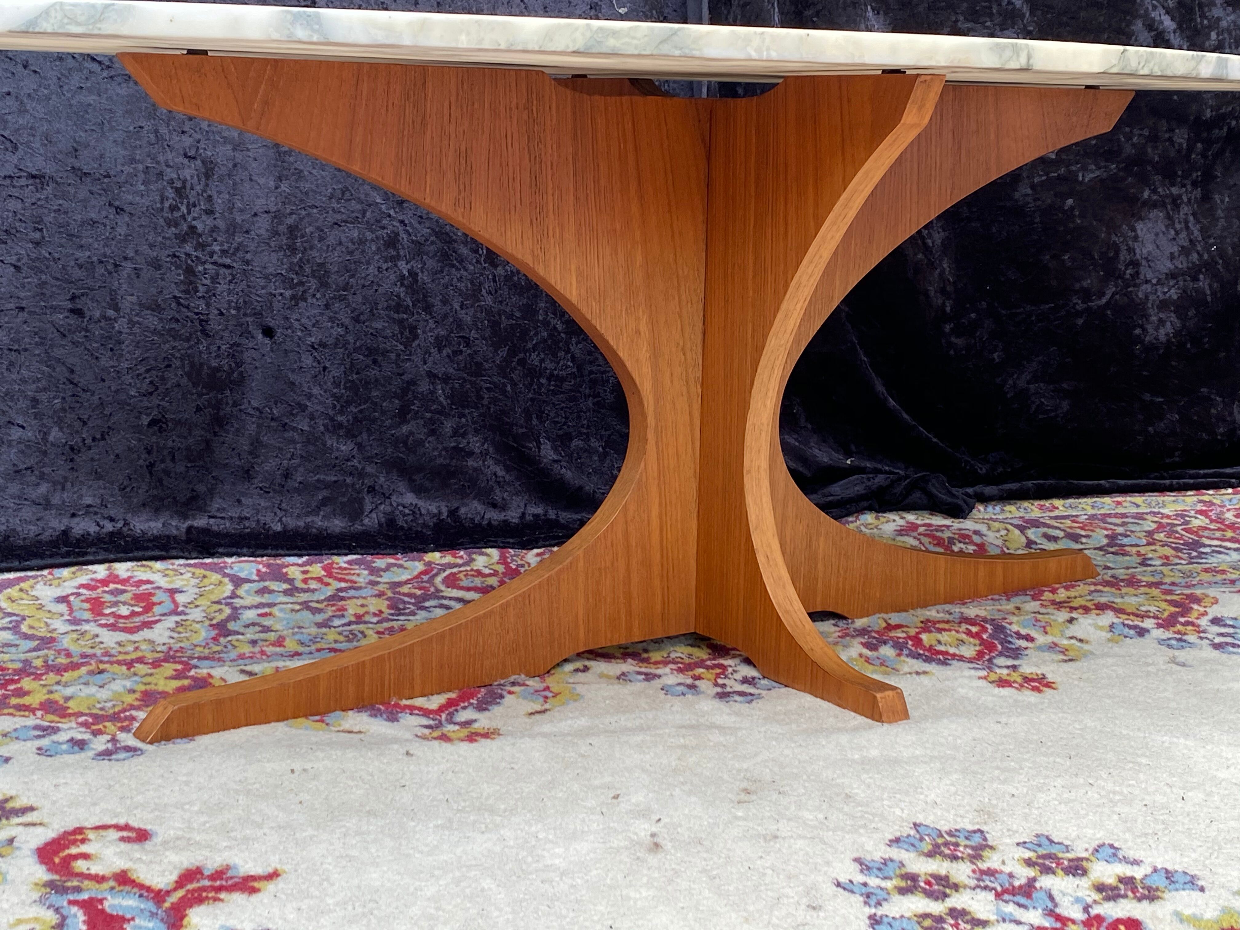 Oval coffee table