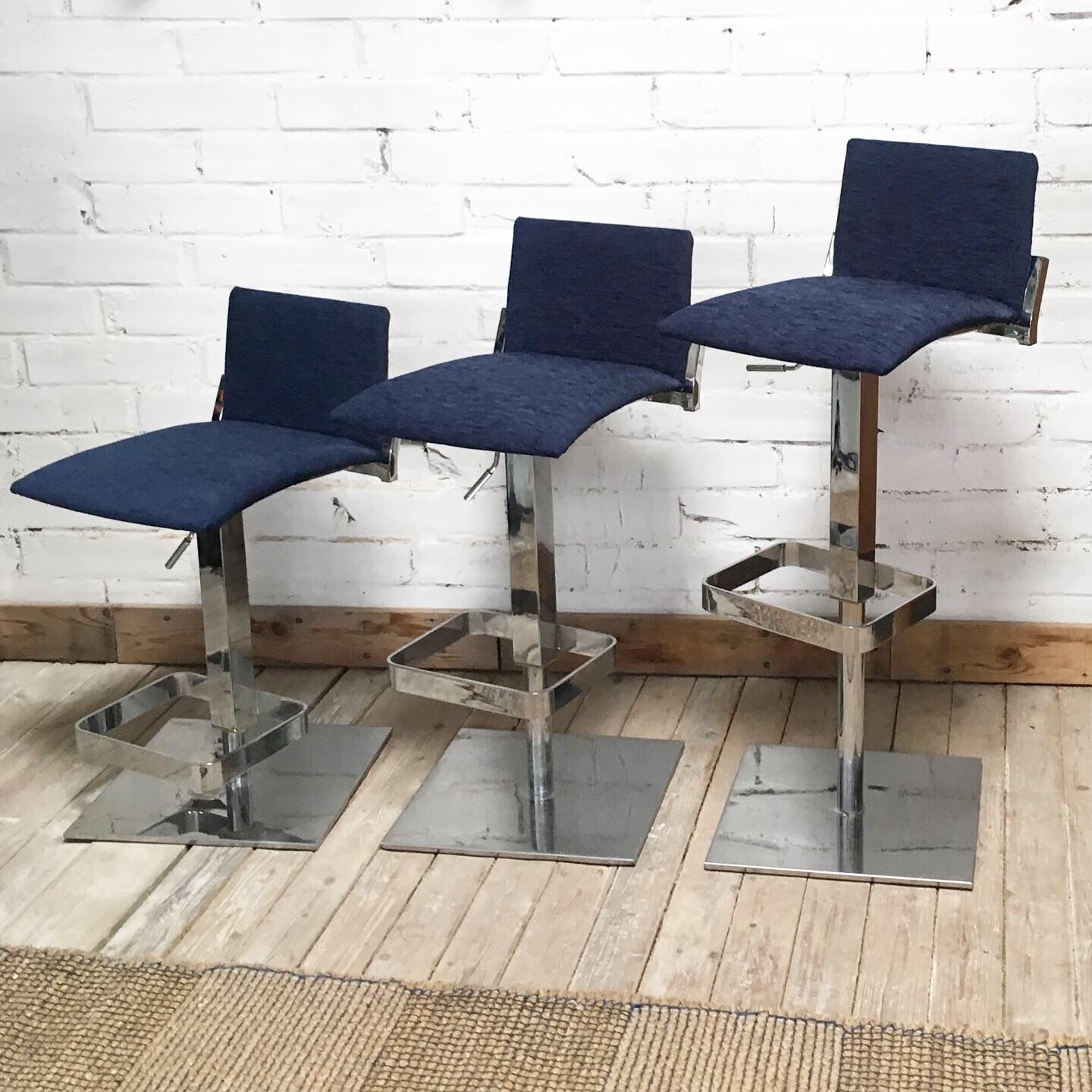 3 Bar stools in chrome metal and velvet
