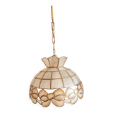 Vintage suspension in mother-of-pearl and gilded brass with orange-pink knot patterns.