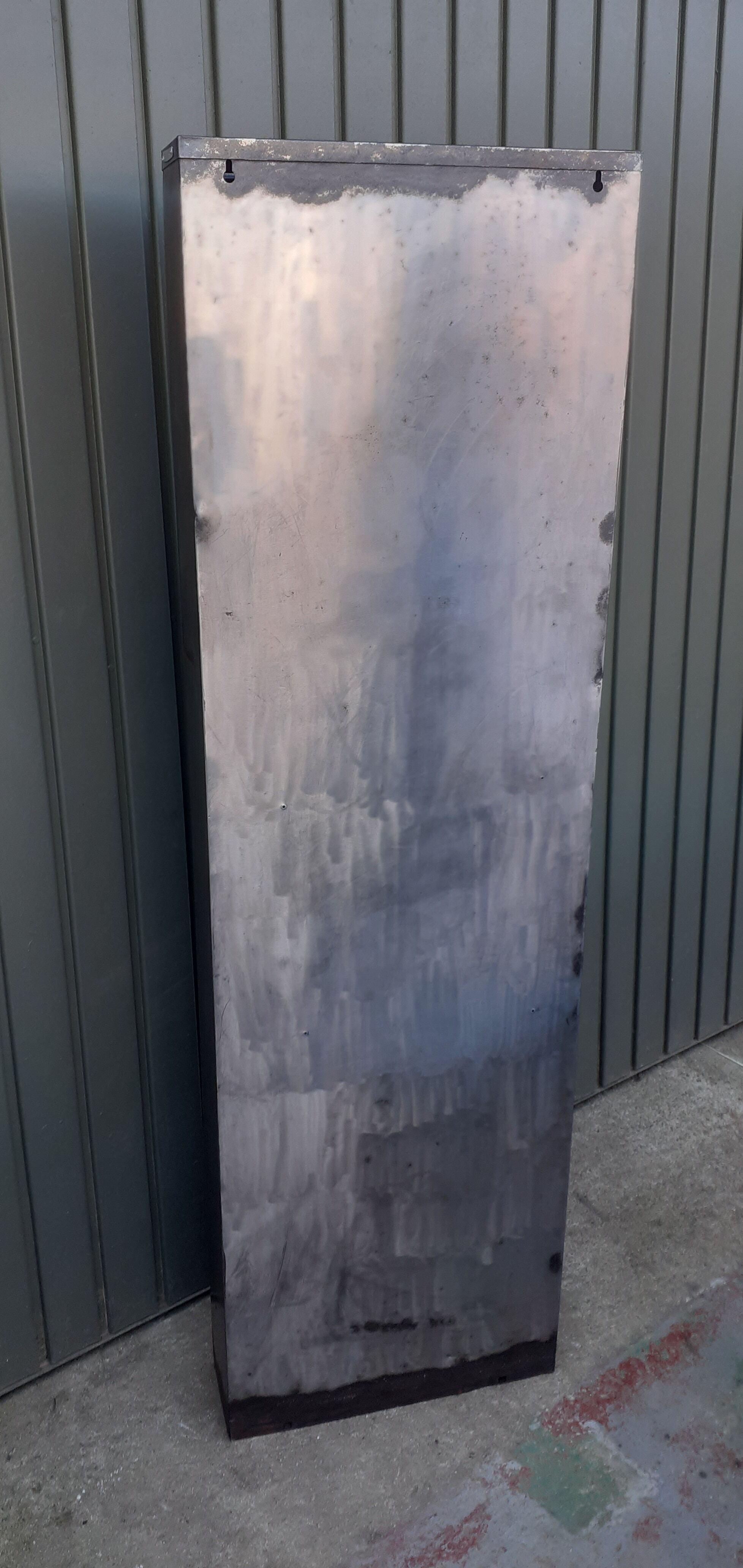 Metal shoe cabinet
