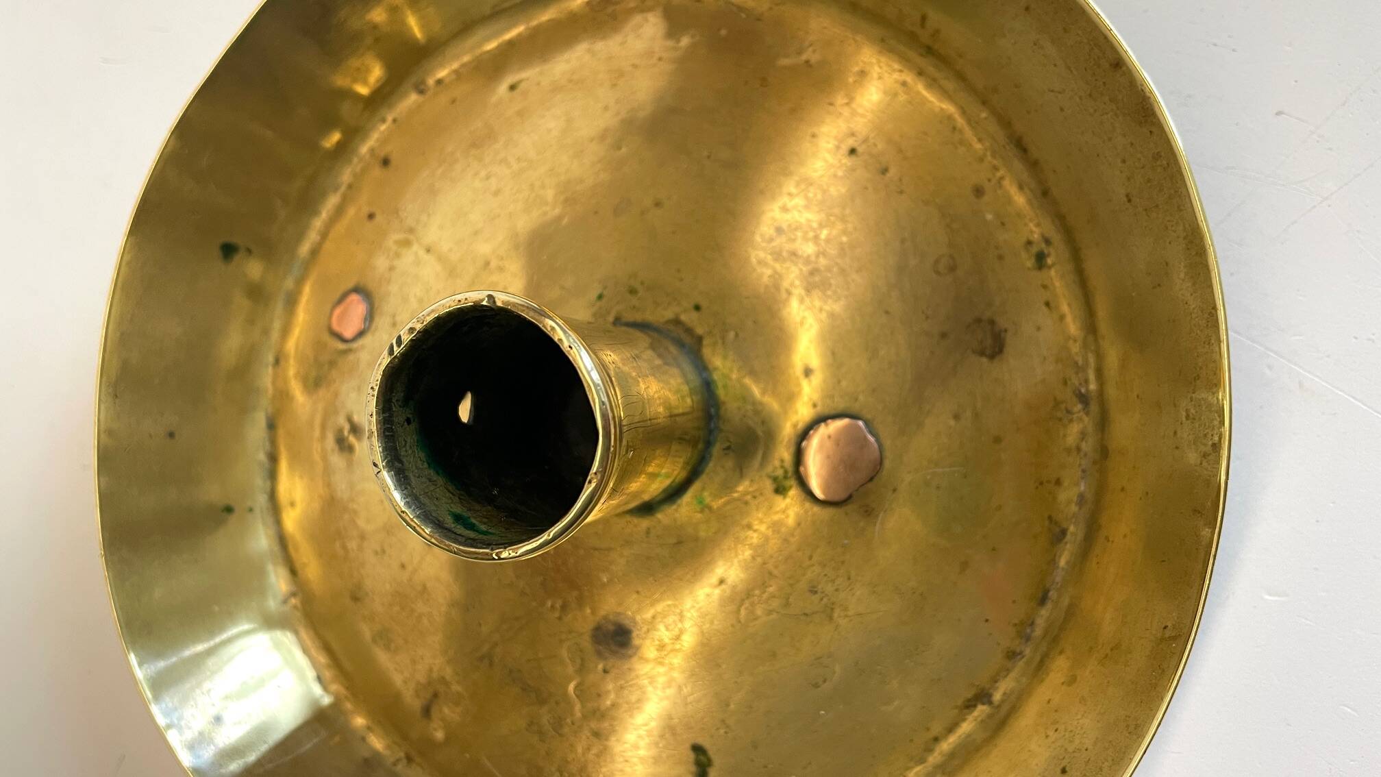 LOW HAND BRASS CANDLESTICK ANTIQUE