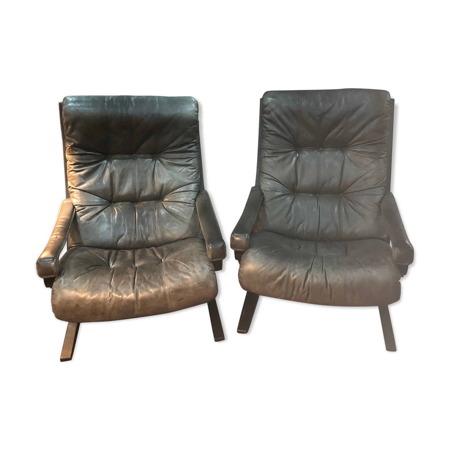 2 leather armchairs