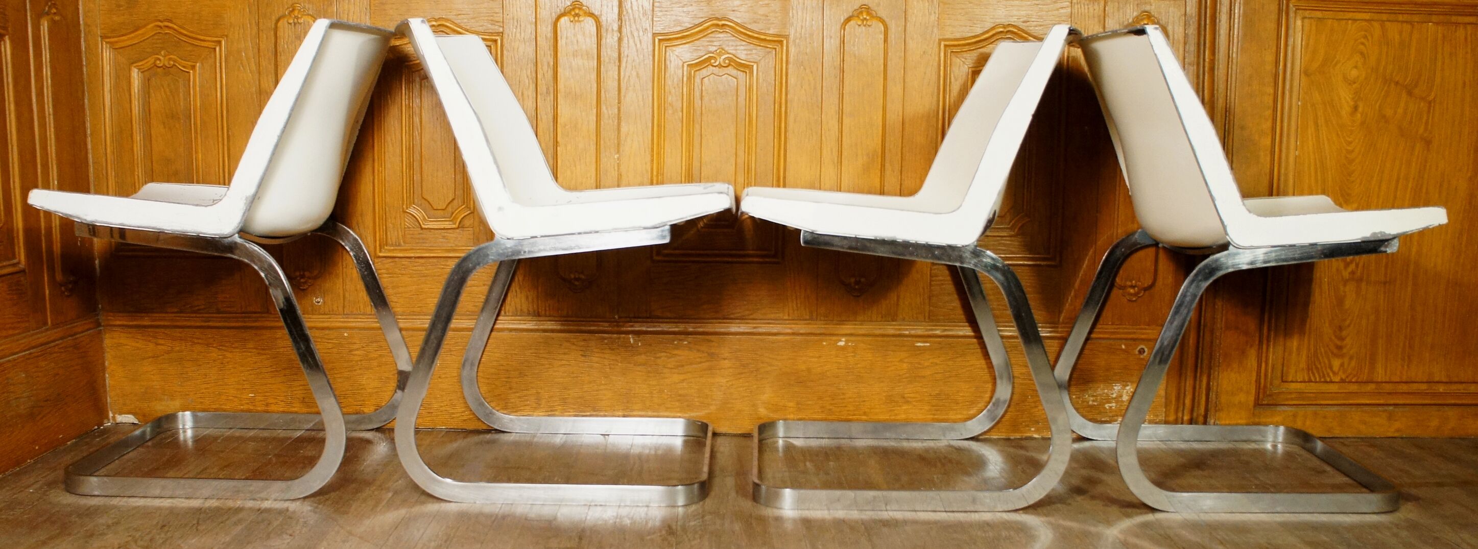 Set de 4 chaises coque & chrome Roche-Bobois & Edmonds Alt 1970