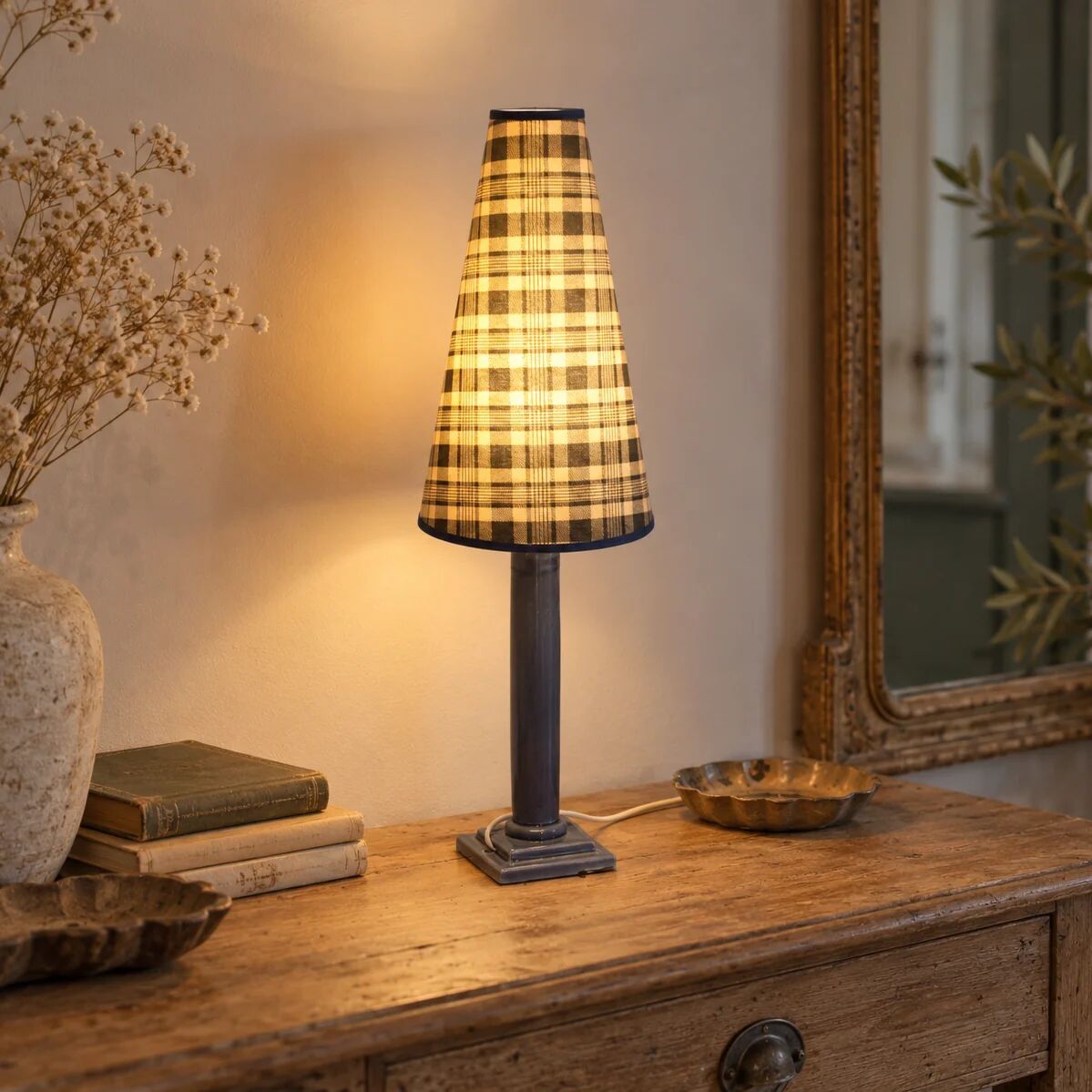 Vintage table lamp in bluish grey ceramic – Conical lampshade in Scottish tartan – 1970s/80s