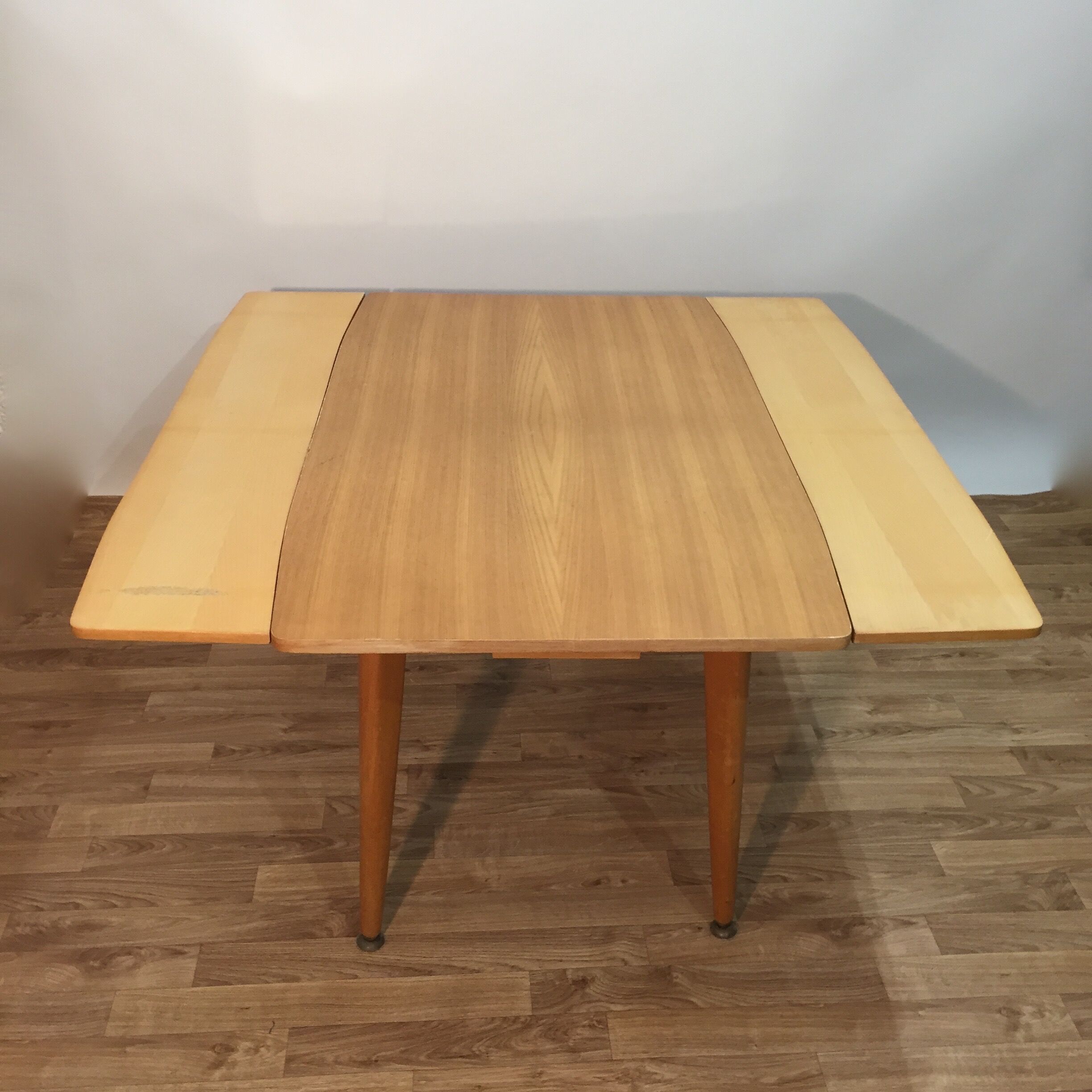 Table goes up and down 60s