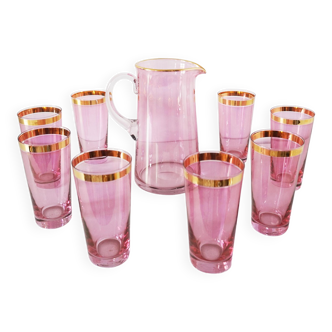 Lot de 8 verres et leur carafe rose en verre soufflé 1950