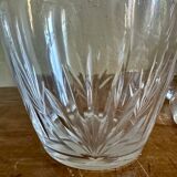Carafe ancienne en verre moulé