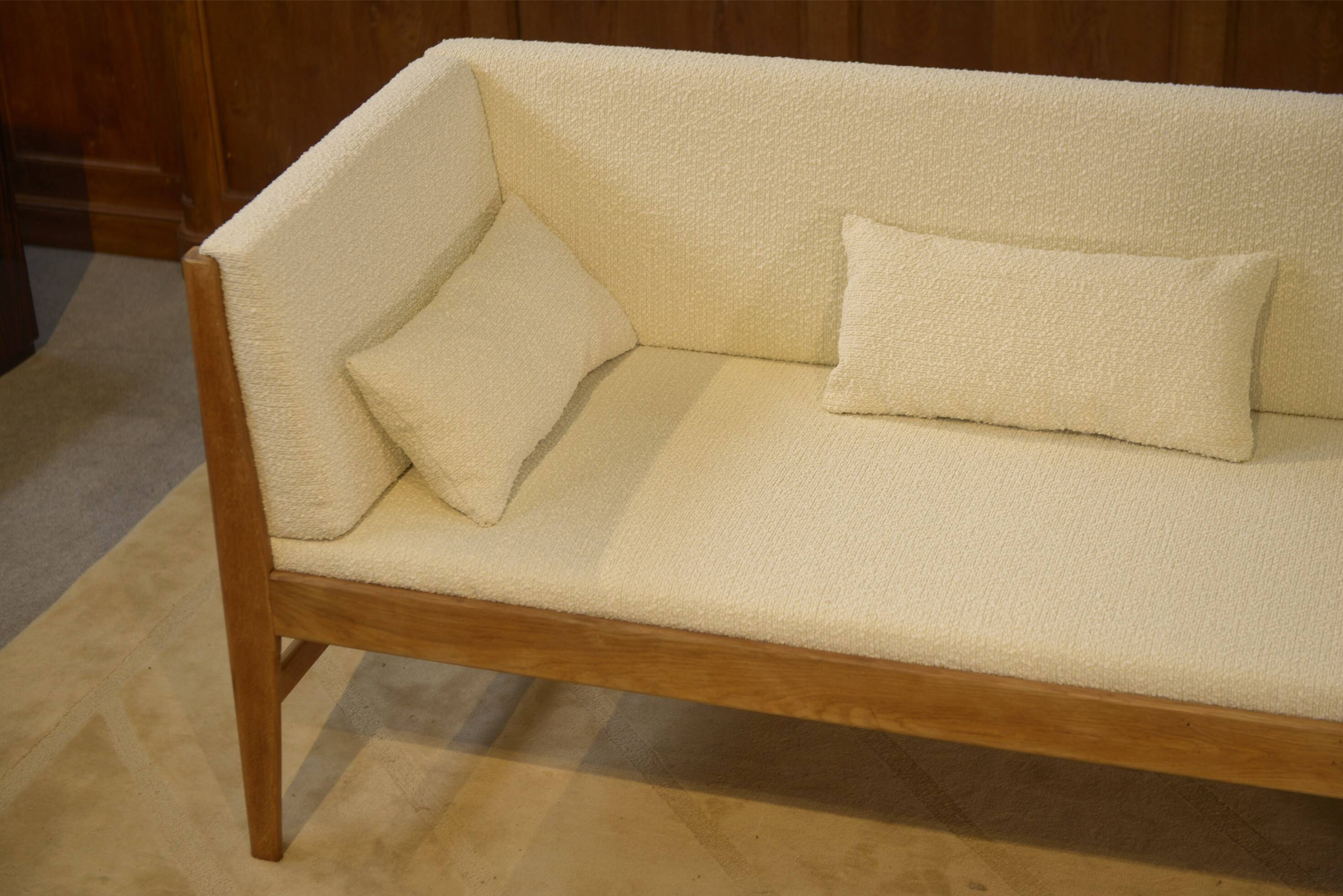 Oak canapé with ecru loops by Guillerme and Chambron for Votre Maison 1960s