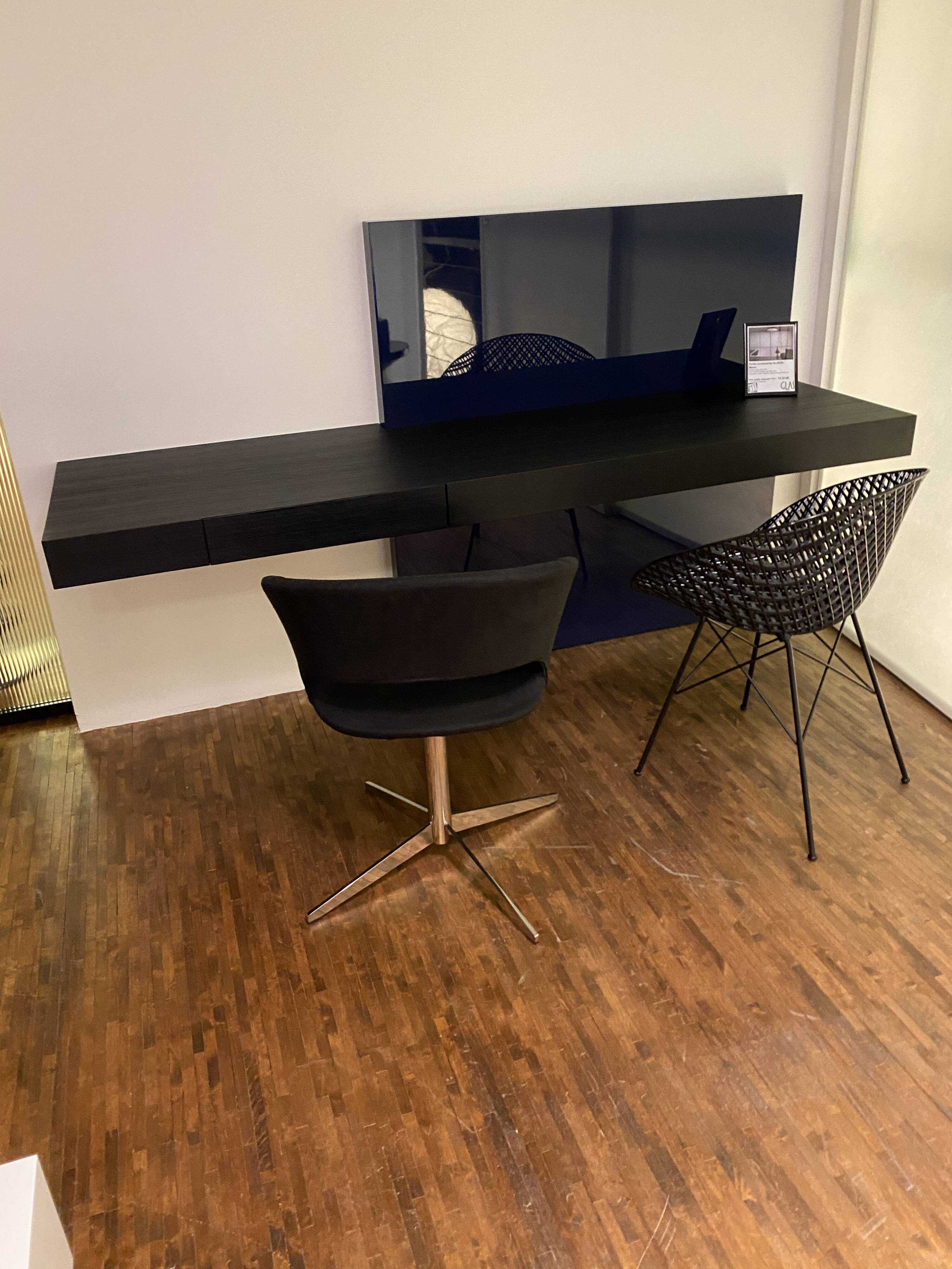 Bureau Pierro Lissoni Aero