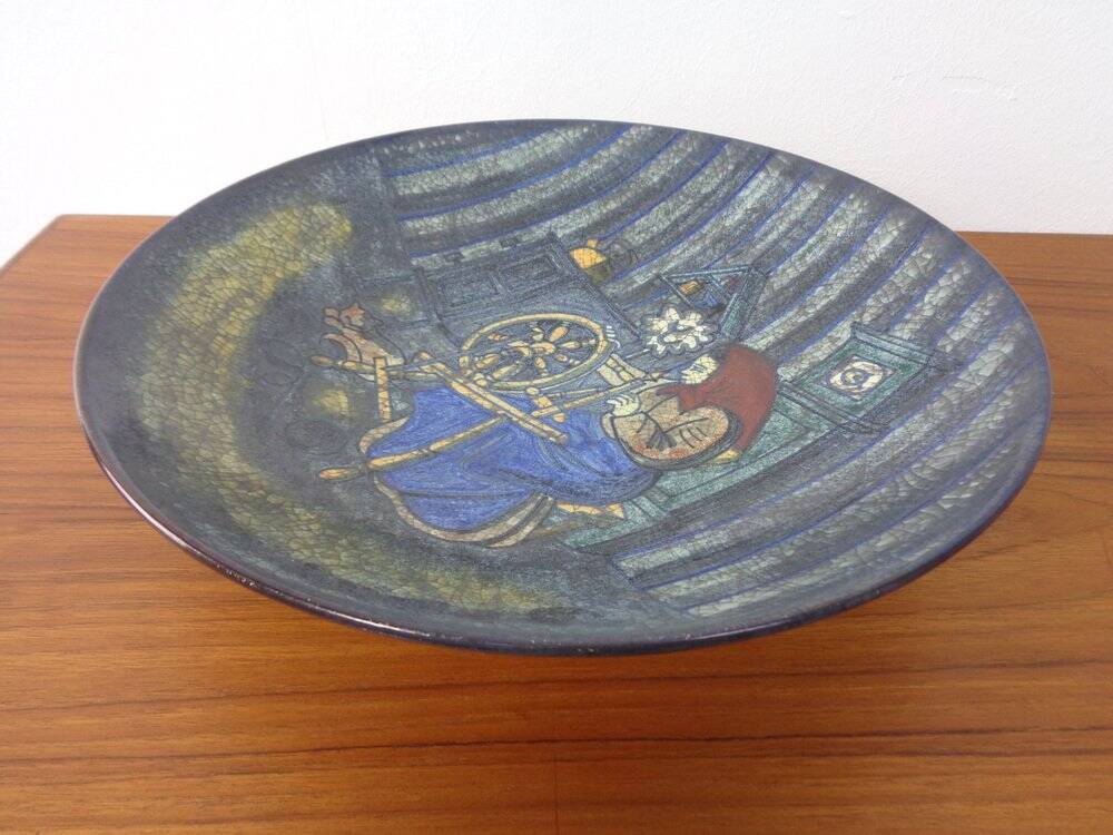 Large Danish studio ceramic bowl by Marianne Starck for Michael Andersen, Denmark, 1960s.