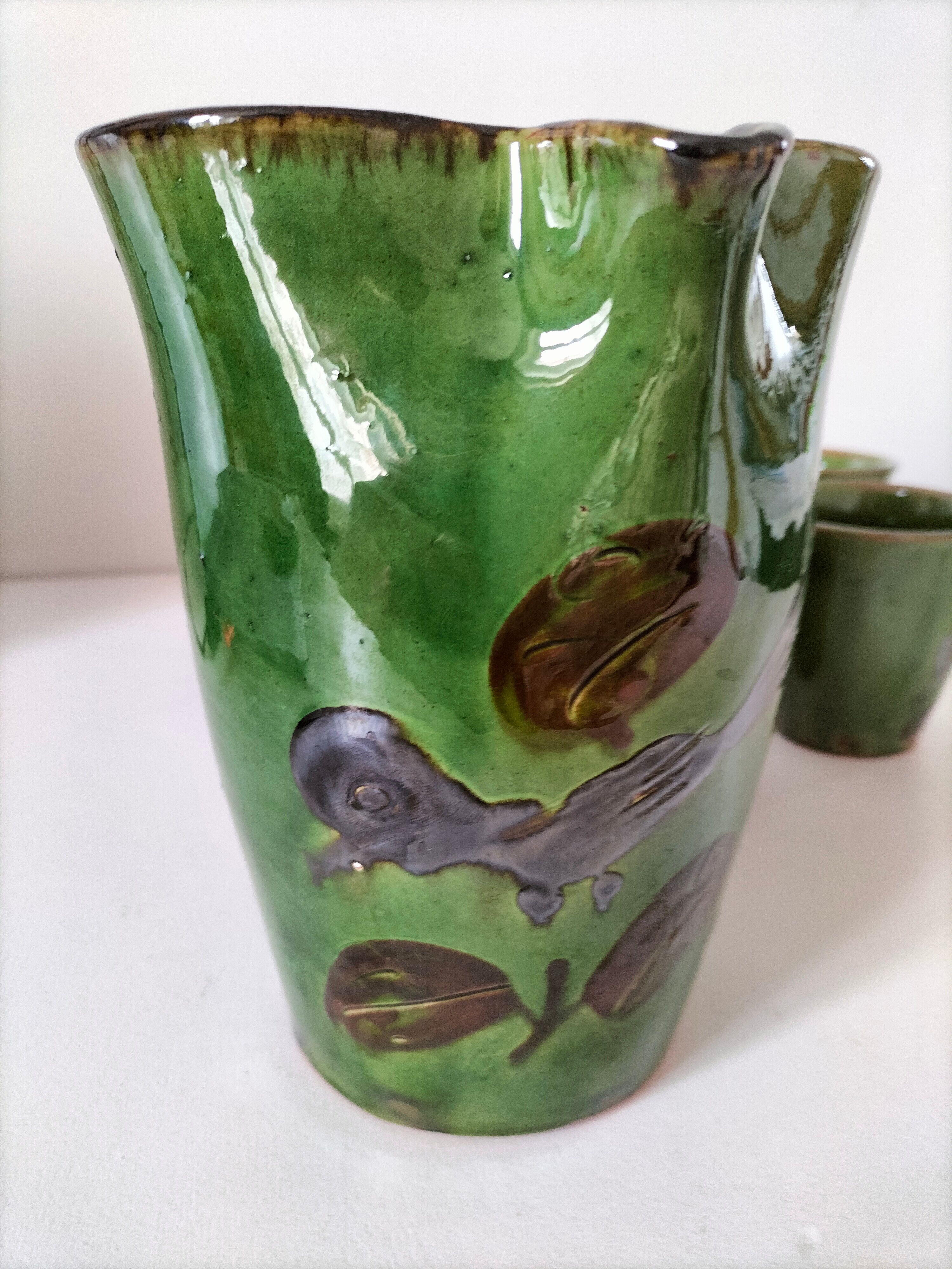 Set of a jug and 5 glazed earthenware cups in Savoyard style.