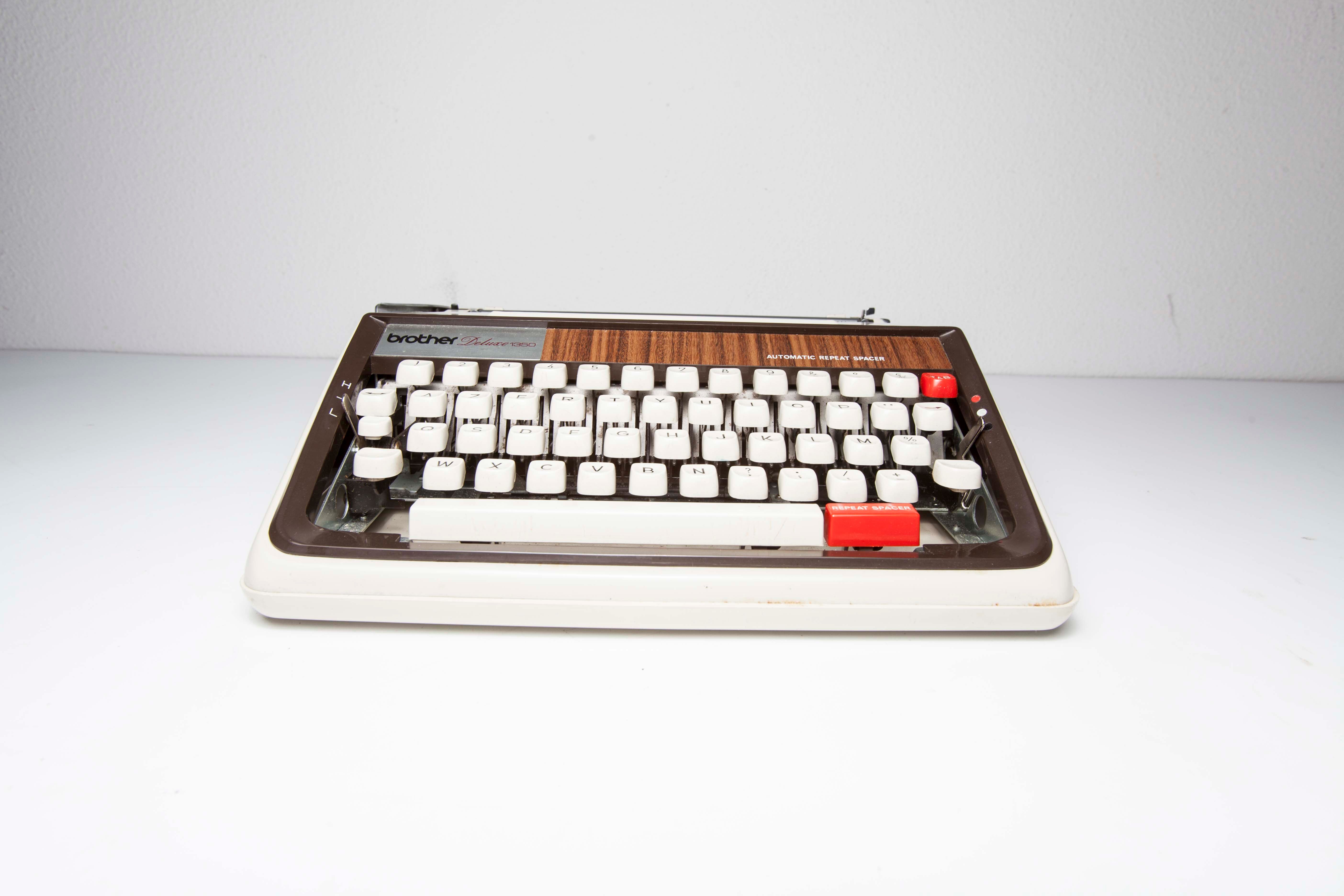 Brother Deluxe 1350 revised typewrite 1971