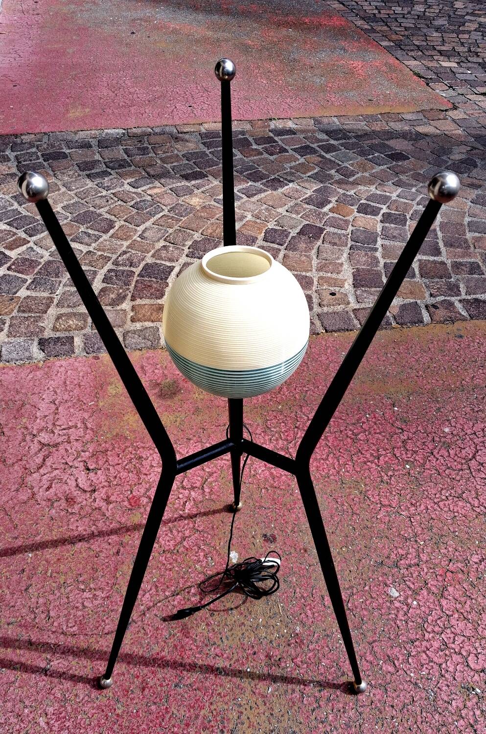 Lampe de plancher, tripode des années 50 60, design italien