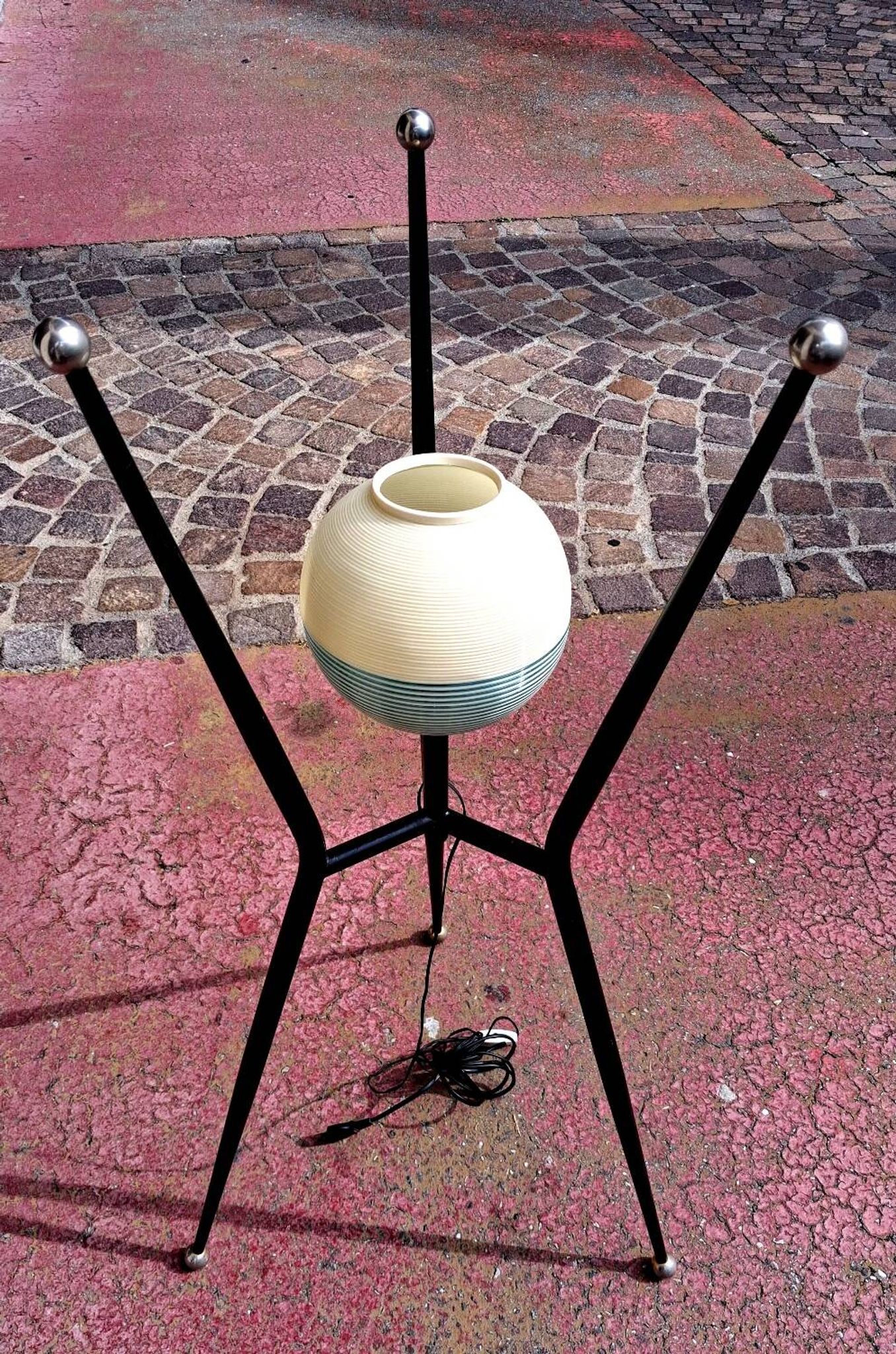 Lampe de plancher, tripode des années 50 60, design italien