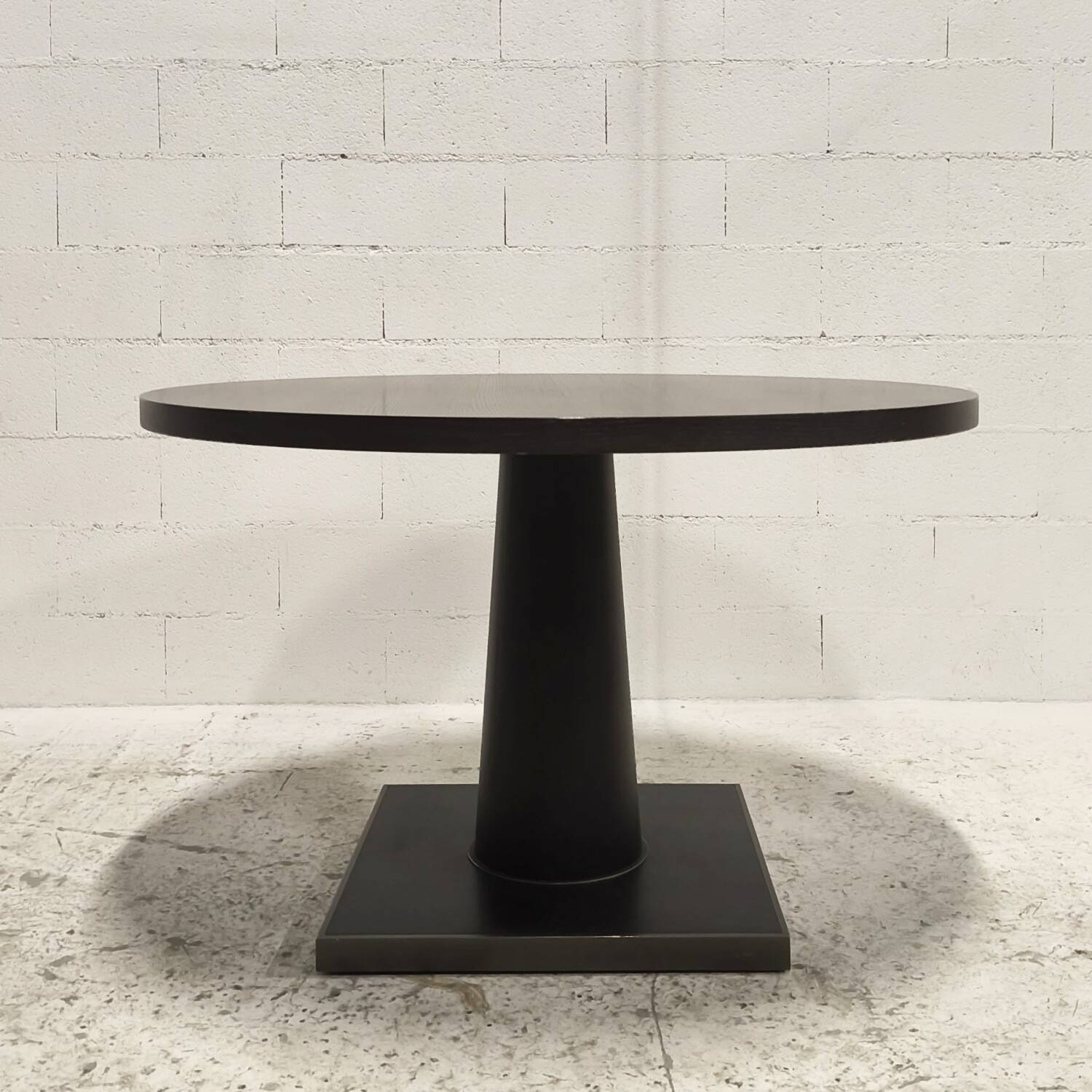 Table ronde modèle Convivio, design Antonio Citterio pour Maxalto