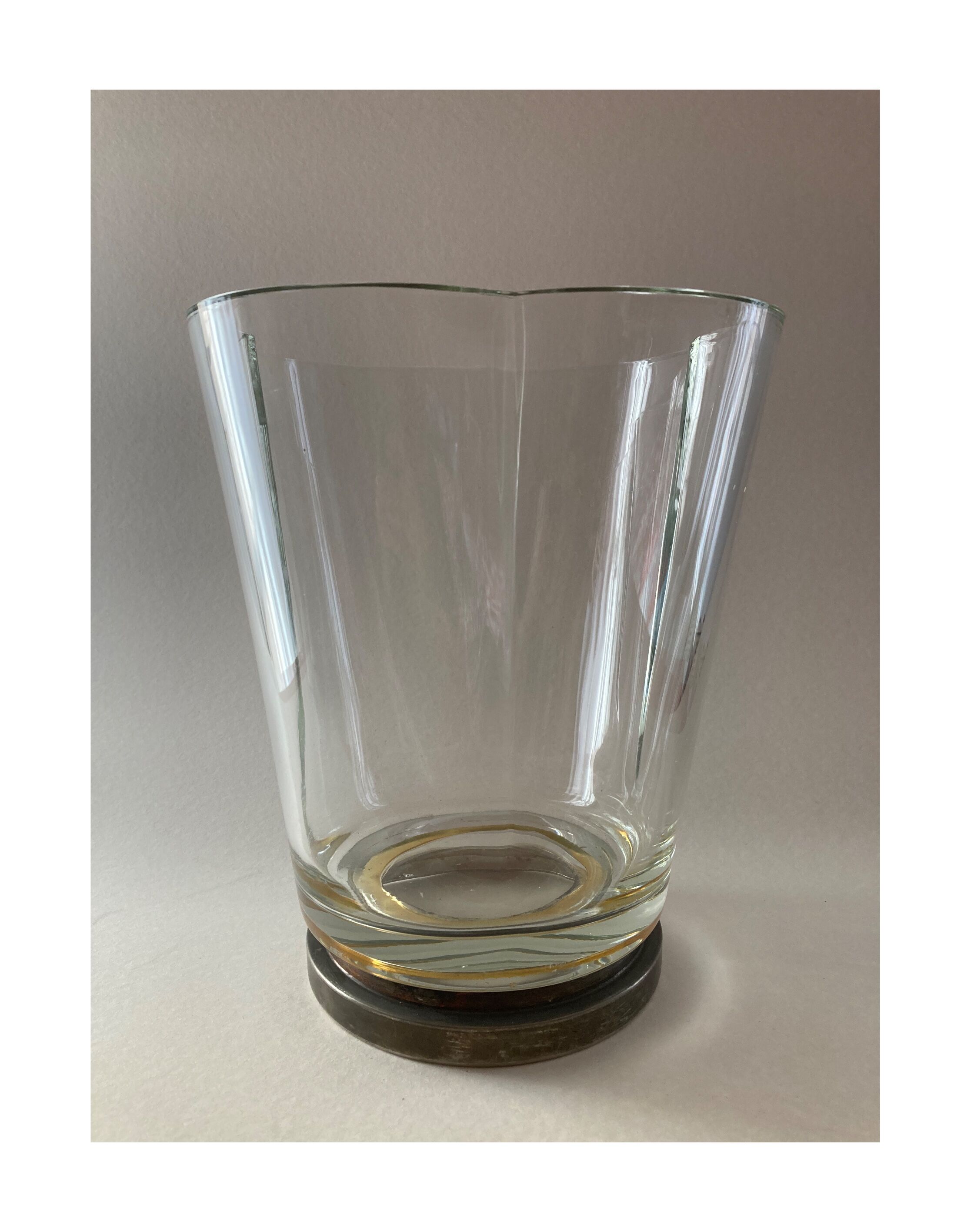 Glass vase