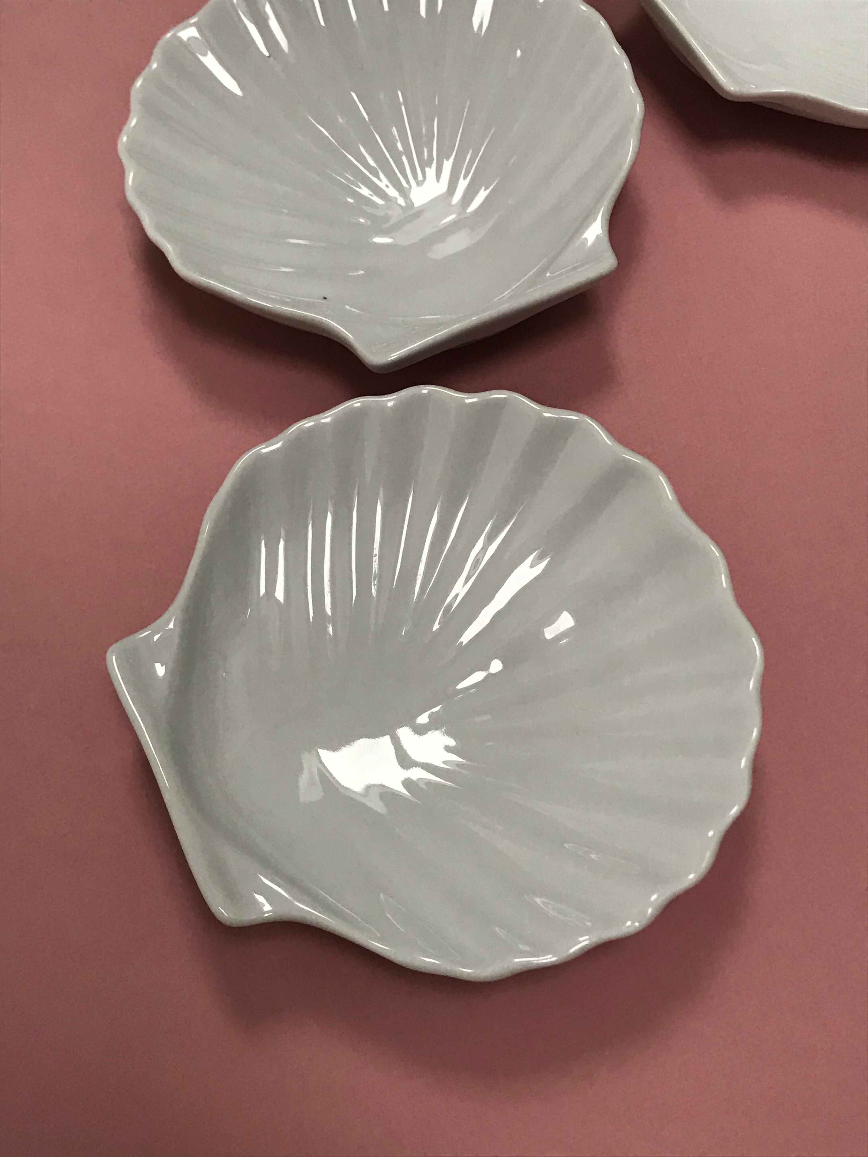 Set of 4 porcelain shells cups