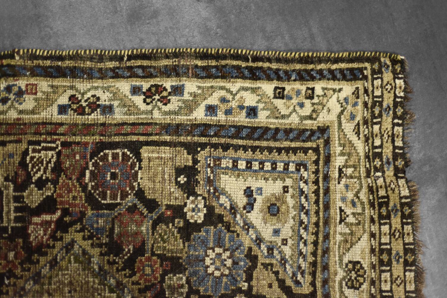Handwoven oriental Qashqai nomadic rug, 1920s