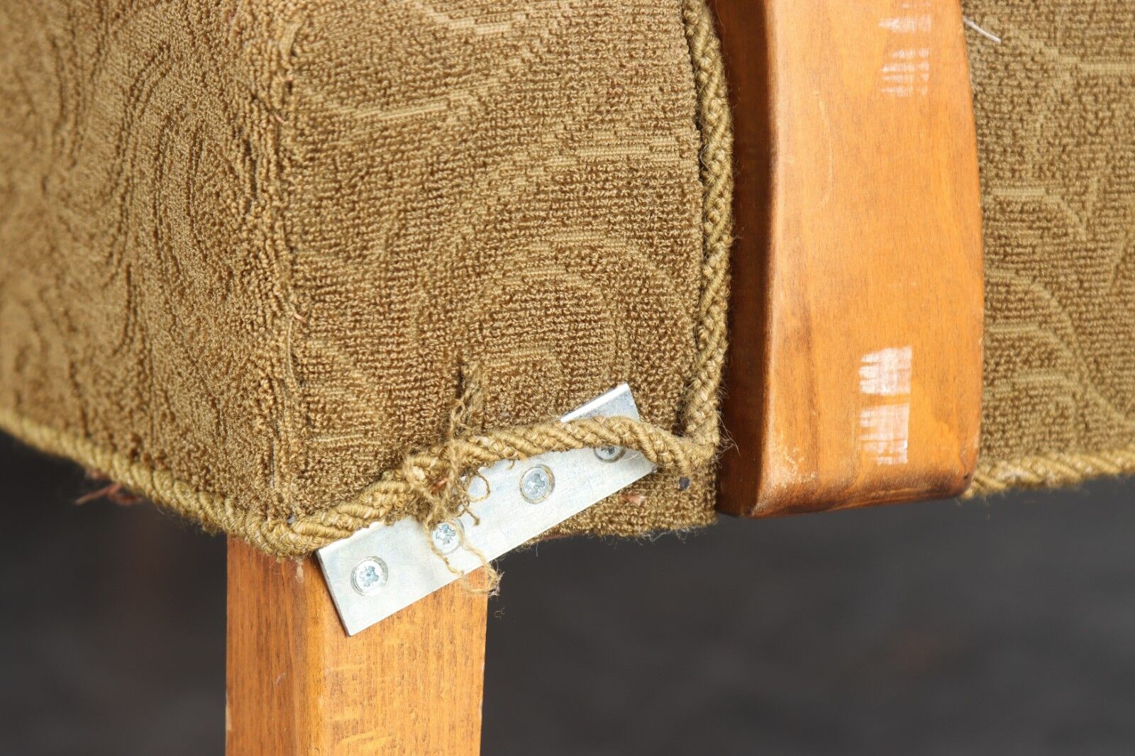 Beech wood sofa with curved armrests, 1940s/50s