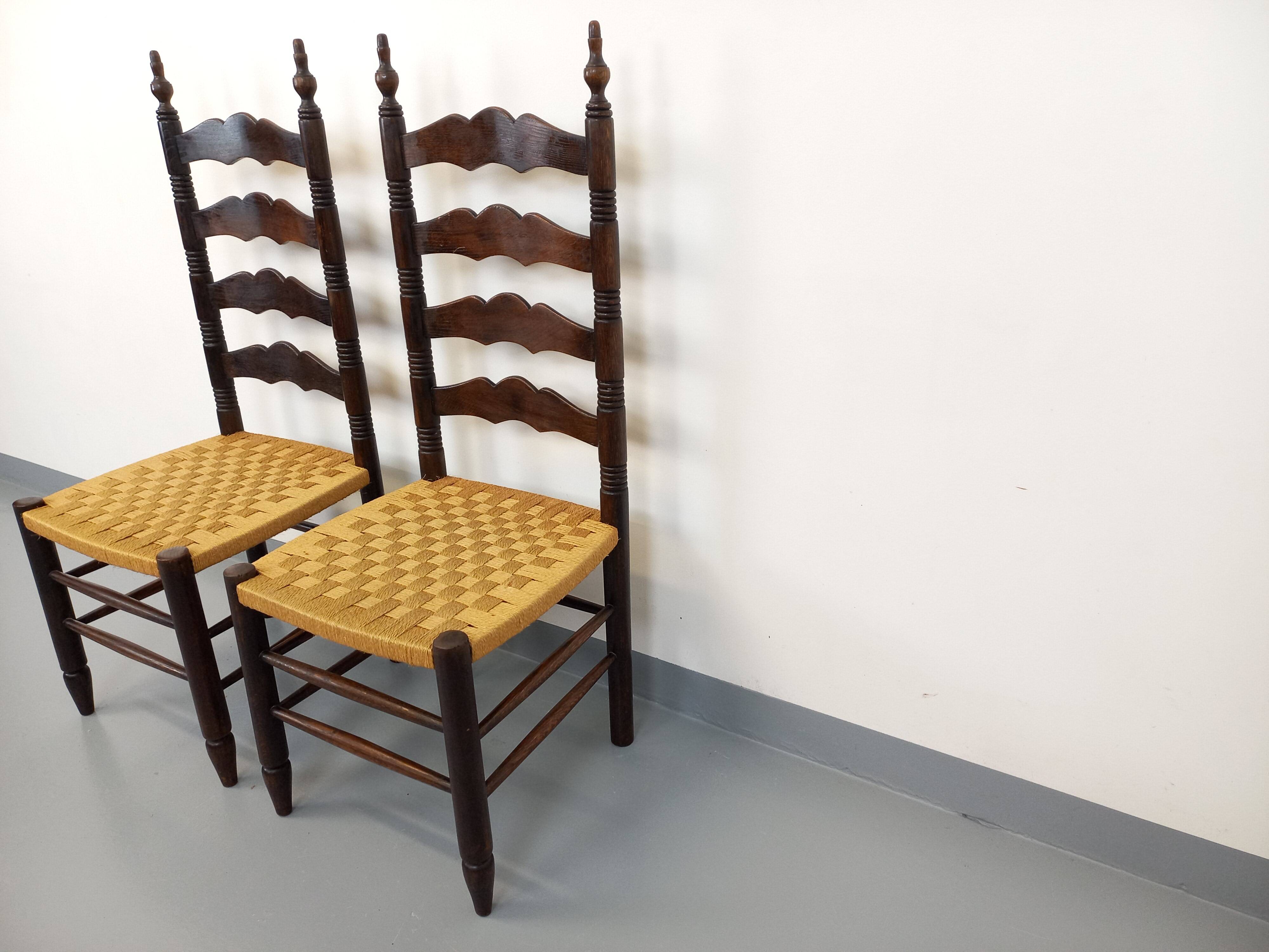 Pair of vintage Arts & Crafts chairs in the style of Antonio Calligaris in oak wood and rope from the 1970s.