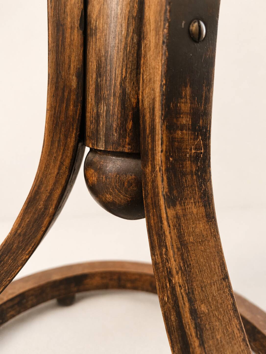 Round table by Otto Wagner dor Thonet