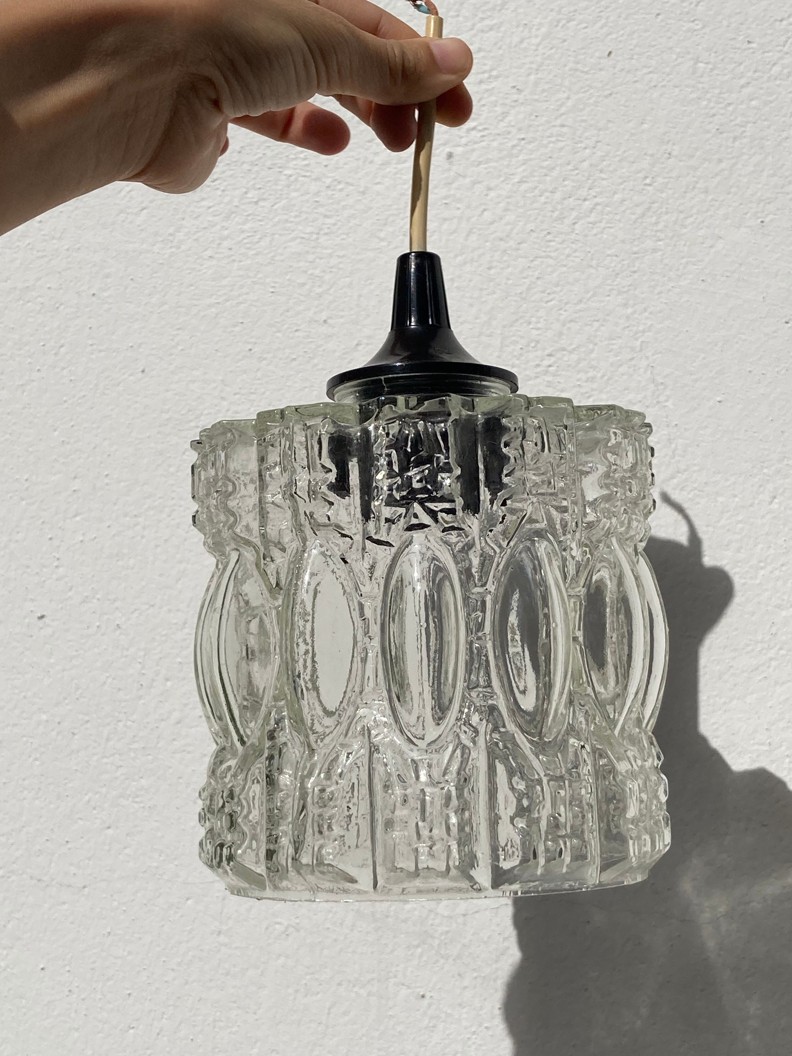 Suspension in molded glass 70s